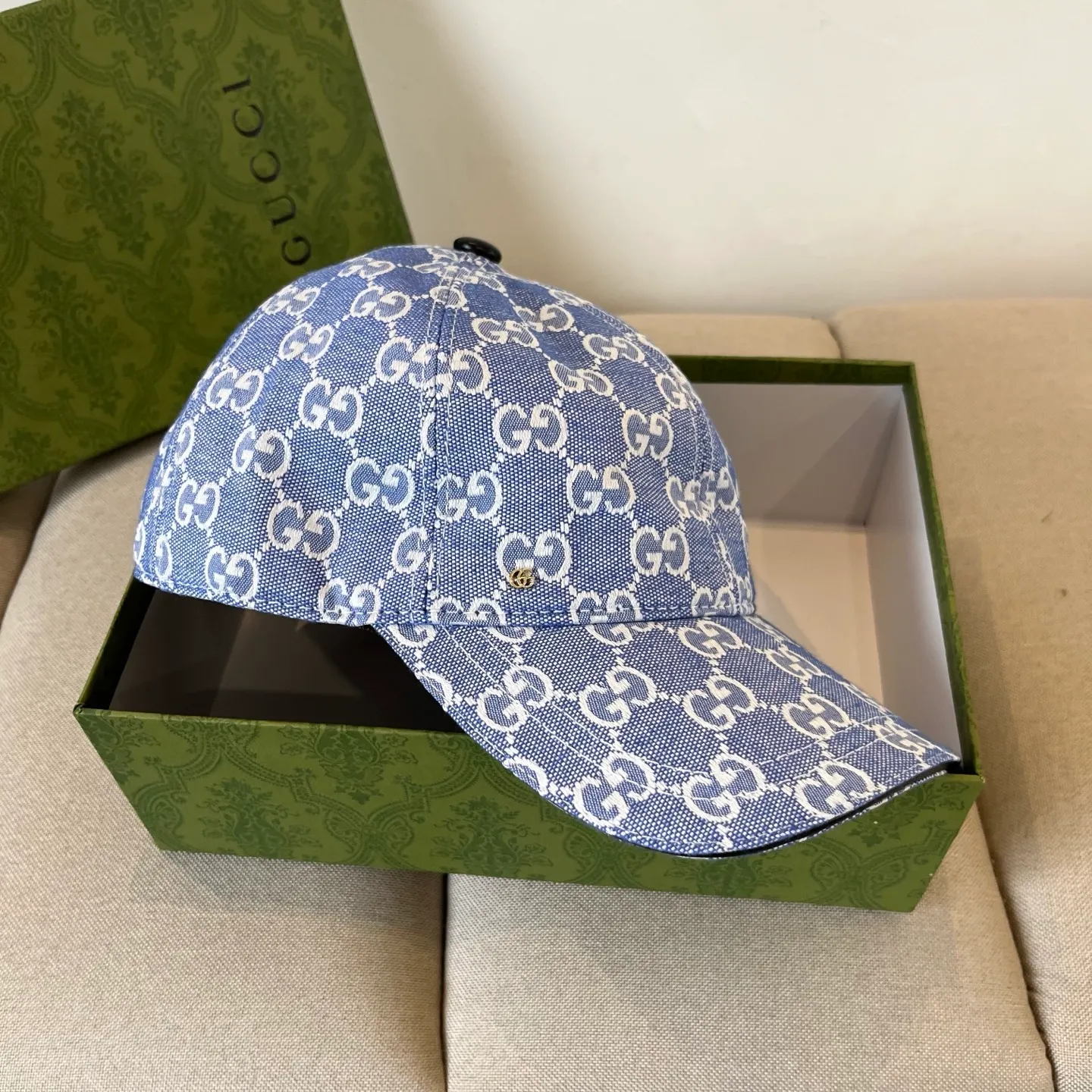 P60 Gucci Baseball Cap♥️GUCCI🧢New product from the official website, baseball cap, original quality, very popular 🔥🎩 The craftsmanship is very exquisite, high-end and classy! Low-key luxury, easy to carry! Running volume!