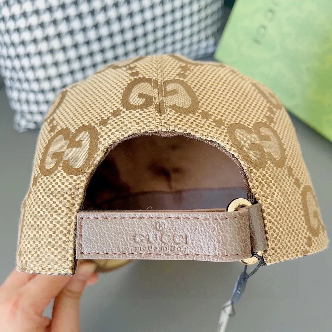 Batch 90, Gucci's new original baseball cap, large double G, 1:1 mold customization at the counter, perfect pattern, original canvas fabric + first-layer cowhide, light and breathable! The basic head circumference is 56cm, and the patch is adjustable.