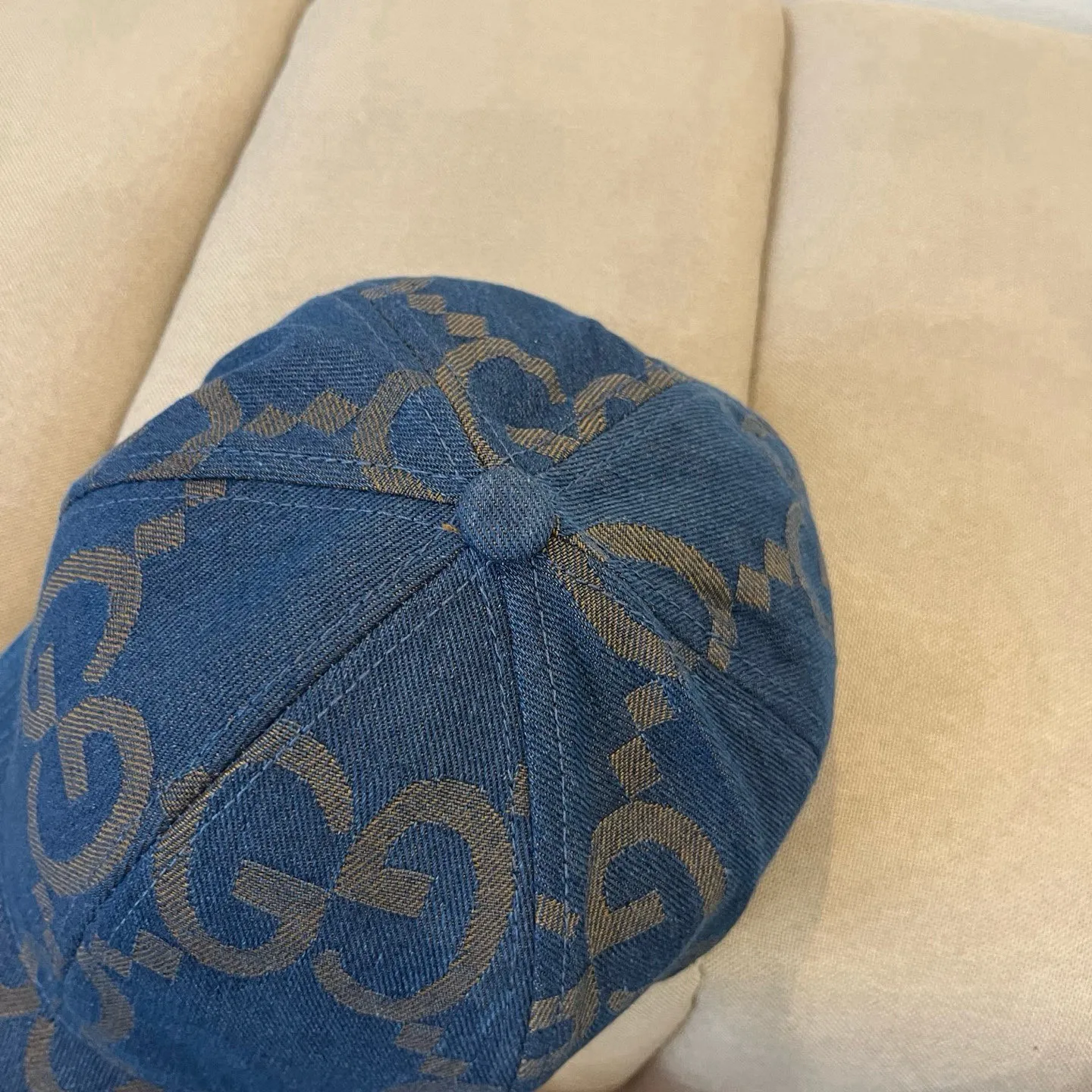 P60 Gucci Baseball Cap♥️GUCCI🧢New product from the official website, baseball cap, original quality, very popular 🔥🎩 The craftsmanship is very exquisite, high-end and classy! Low-key luxury, easy to carry! Running volume!