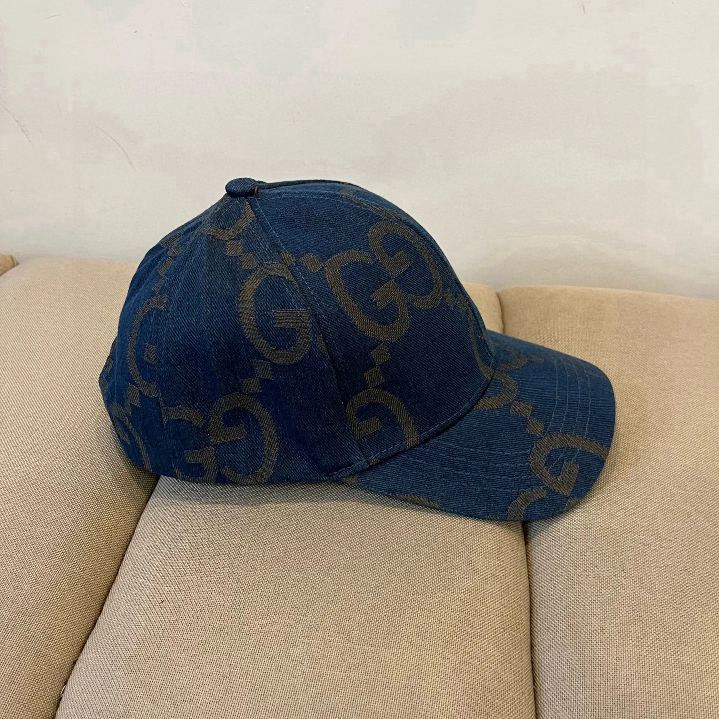 P60 Gucci Baseball Cap♥️GUCCI🧢New product from the official website, baseball cap, original quality, very popular 🔥🎩 The craftsmanship is very exquisite, high-end and classy! Low-key luxury, easy to carry! Running volume!