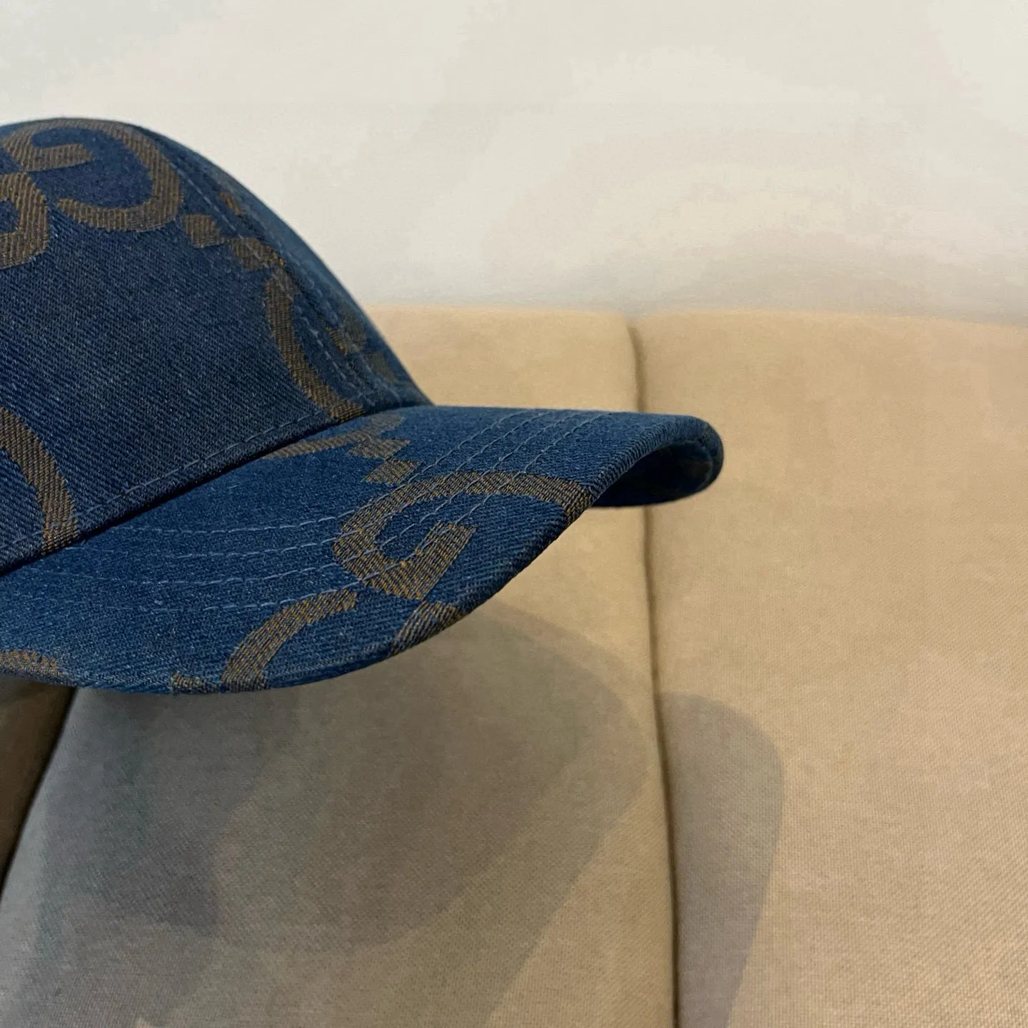 P60 Gucci Baseball Cap♥️GUCCI🧢New product from the official website, baseball cap, original quality, very popular 🔥🎩 The craftsmanship is very exquisite, high-end and classy! Low-key luxury, easy to carry! Running volume!