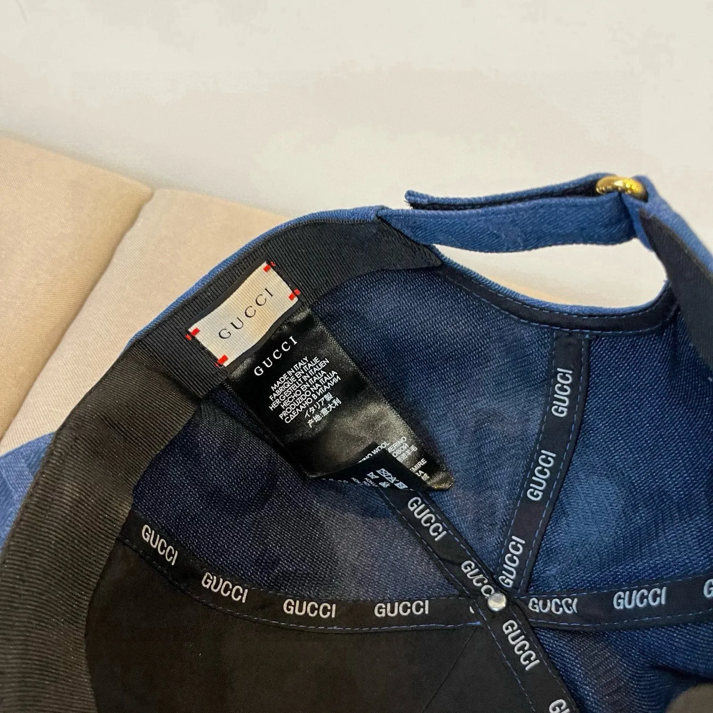 P60 Gucci Baseball Cap♥️GUCCI🧢New product from the official website, baseball cap, original quality, very popular 🔥🎩 The craftsmanship is very exquisite, high-end and classy! Low-key luxury, easy to carry! Running volume!