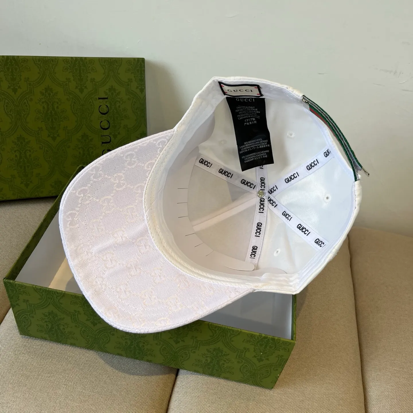 P60 Gucci Baseball Cap♥️GUCCI🧢New product from the official website, baseball cap, original quality, very popular 🔥🎩 The craftsmanship is very exquisite, high-end and classy! Low-key luxury, easy to carry! Running volume!