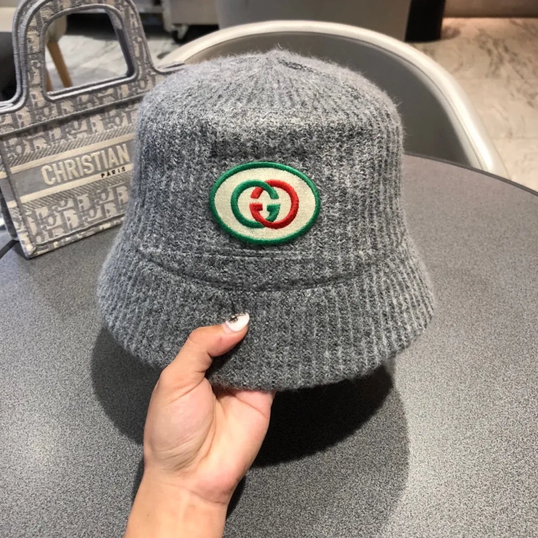 P160 GUCCI Rabbit Velvet Bucket Hat The same solid color knitted hat as the star, with delicate and soft texture and thick fabric!