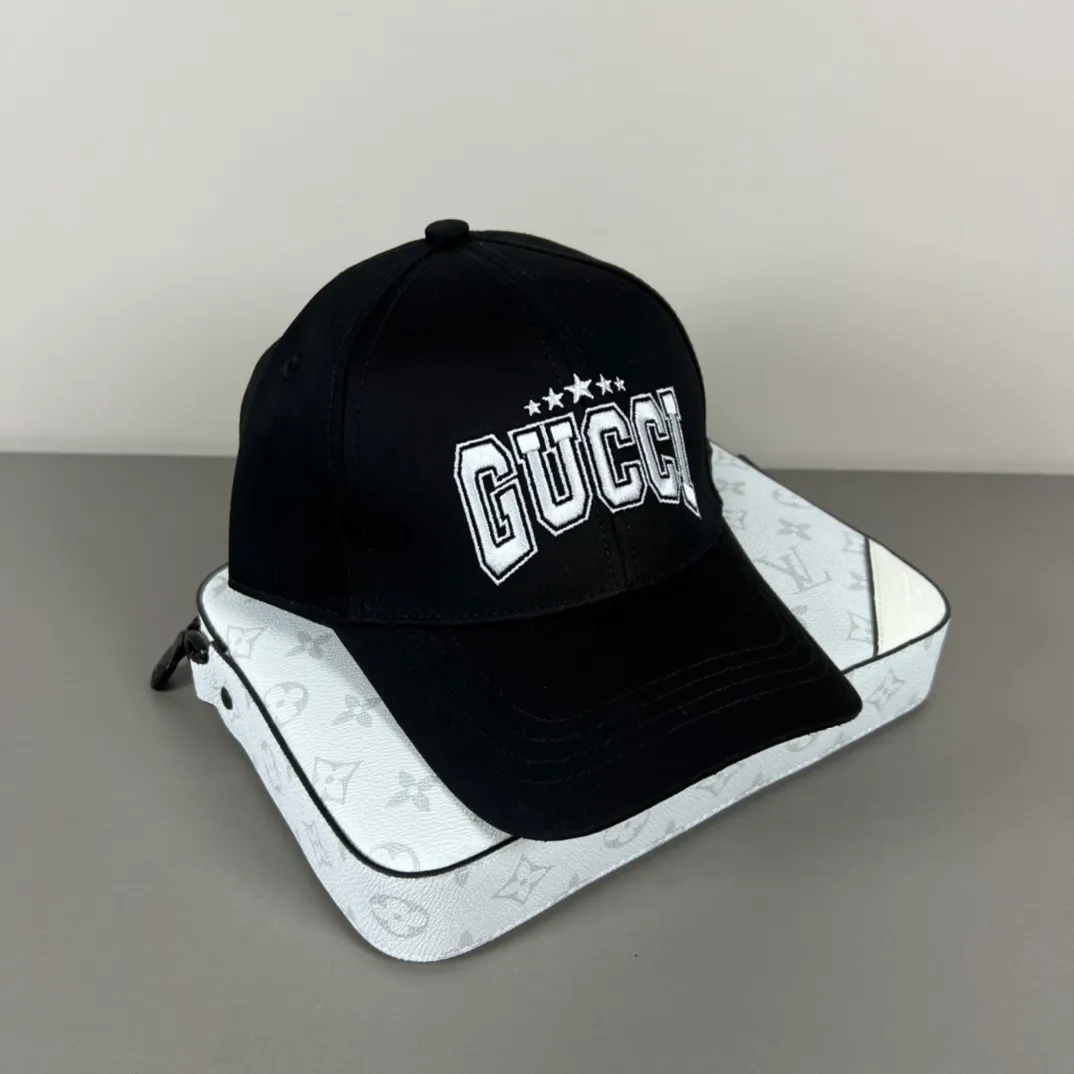 P56💰Gucci Baseball Cap♥️GUCCI🧢Official website new product, baseball cap, original quality, hot arrival 🔥🎩 The craftsmanship is very exquisite, high-end and classy! Low-key luxury, easy to carry! Running volume!