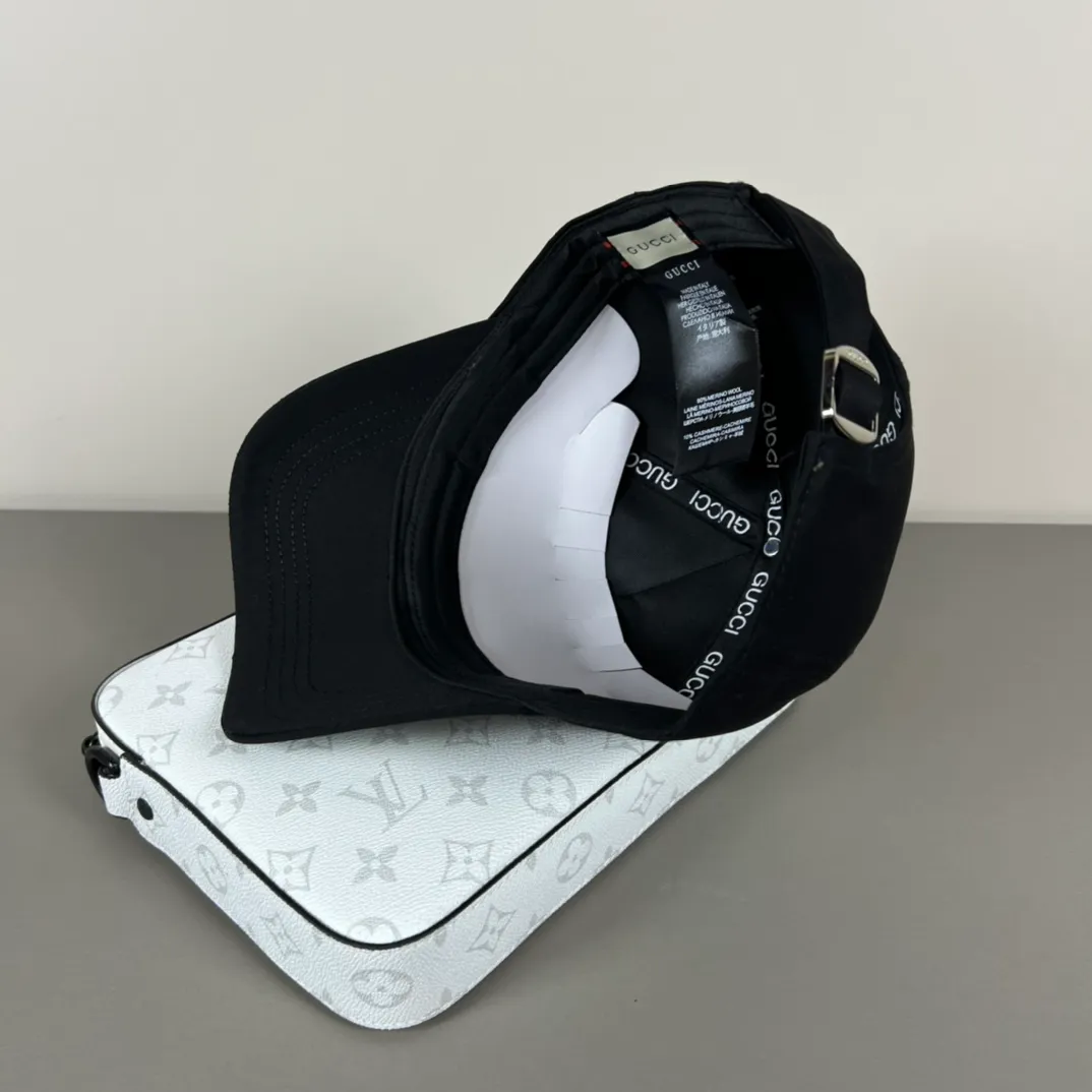 P56💰Gucci Baseball Cap♥️GUCCI🧢Official website new product, baseball cap, original quality, hot arrival 🔥🎩 The craftsmanship is very exquisite, high-end and classy! Low-key luxury, easy to carry! Running volume!