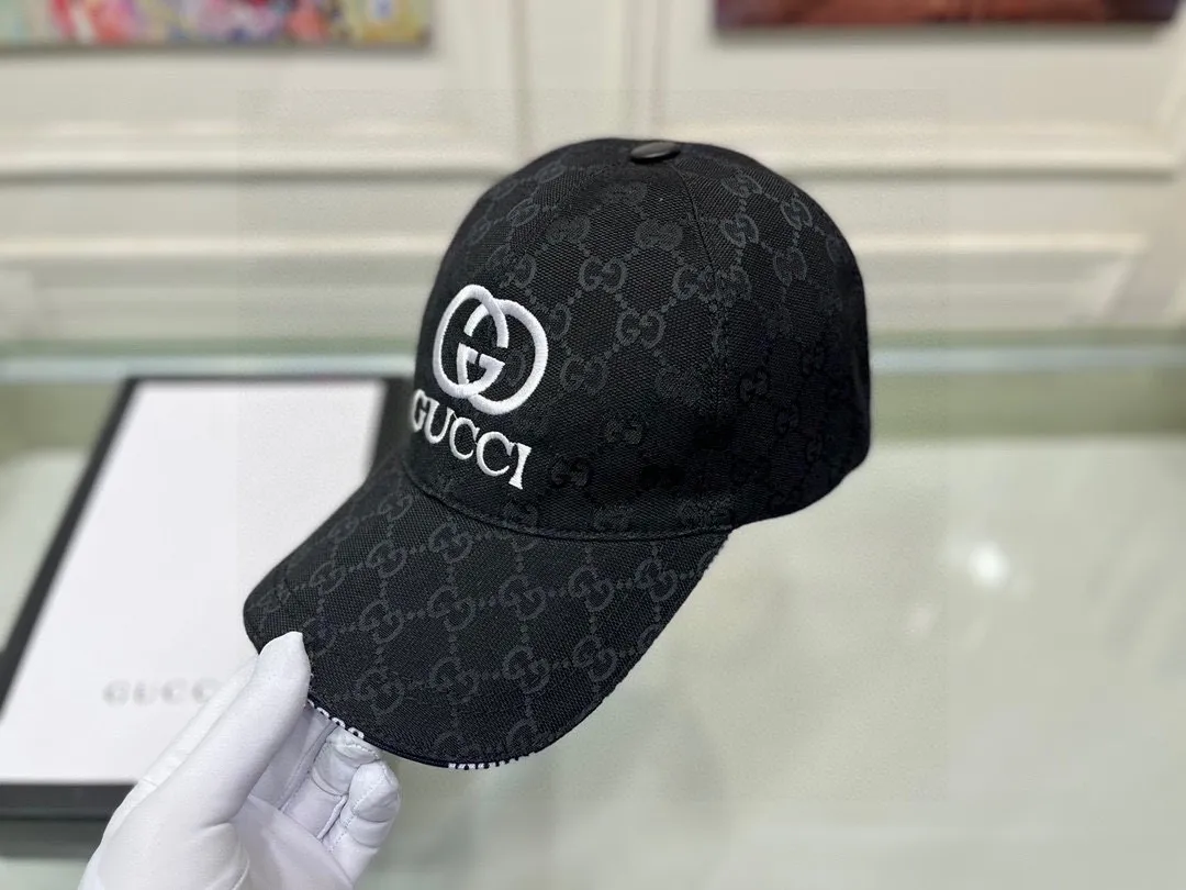 Batch 90, new Gucci (Gucci) original baseball cap, GUCCI embroidery, 1:1 mold customization, heavy embroidery, details comparable to counters, original canvas fabric + first-layer cowhide, excellent quality! The first choice for handsome men and beautiful women, fashionable and versatile. The basic head circumference is 56cm, and the patch is adjustable.
