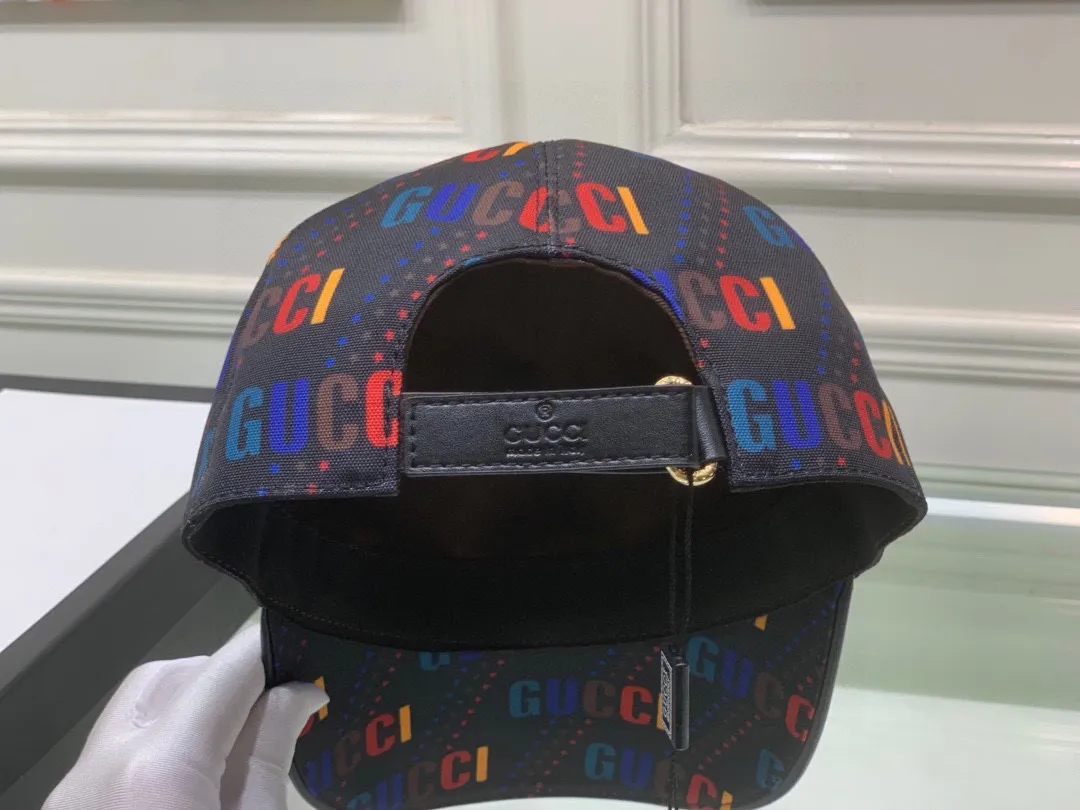 🉐100 Gucci (Gucci) new original baseball cap, silk screen logo, 1:1 mold opening and customization at the counter, original canvas fabric + first layer of cowhide, pure cotton lining, light and breathable! The quality is great, the basic head circumference is 56cm, and the patch is adjustable.