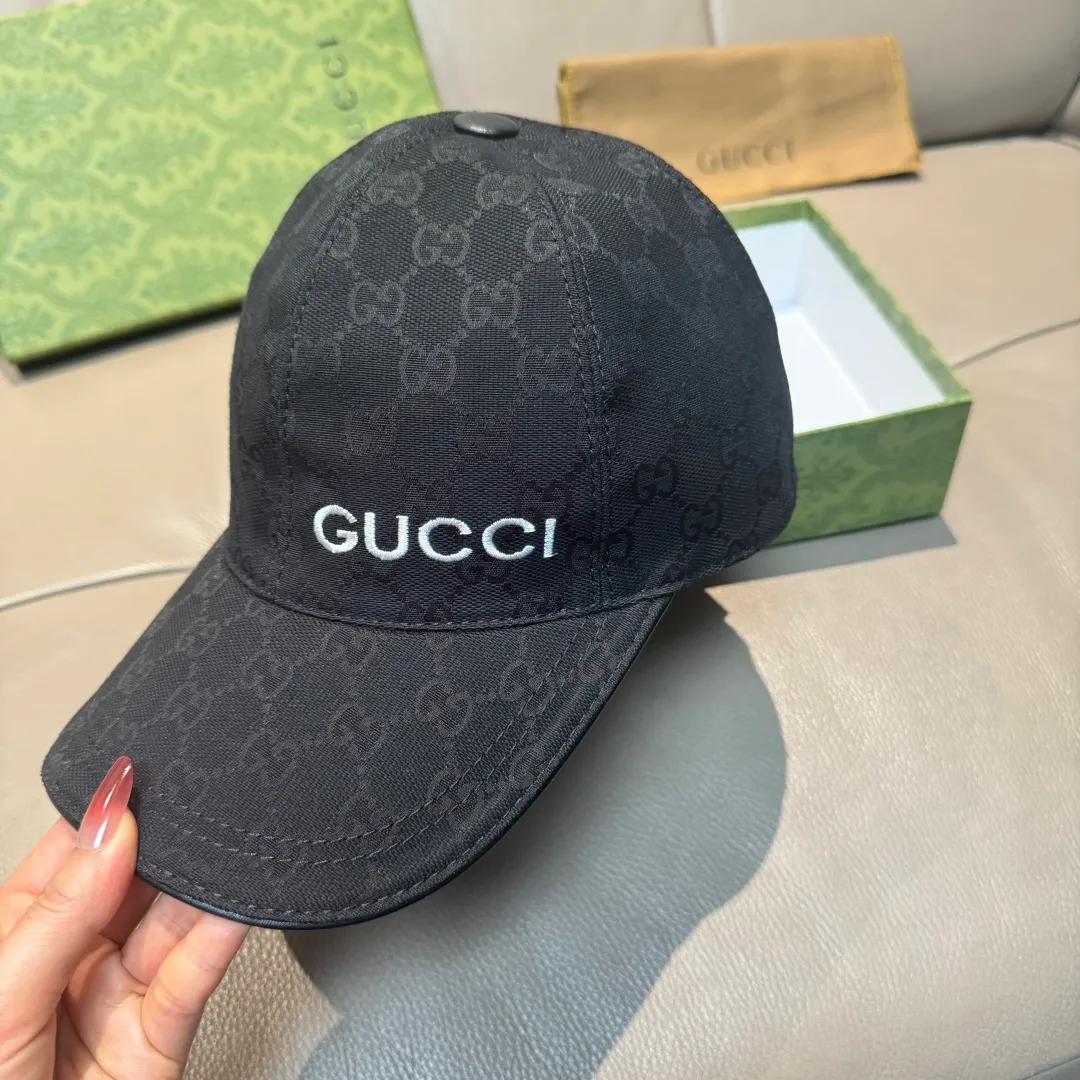 p90 new model shipped!   , Gucci (Gucci) latest original baseball cap, Gucci small embroidery, 1:1 mold opening and customization at the counter, the highest version, original canvas + first-layer cowhide, pure cotton lining, light and breathable! Photographed in real life, suitable for men and women in all seasons, basic head circumference 56cm, adjustable patches.