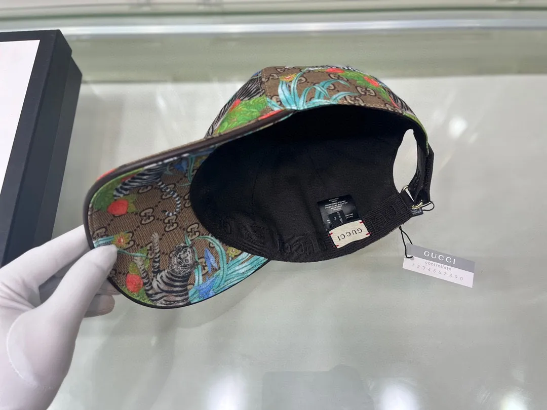 🉐90, Gucci (Gucci) new original baseball cap, Jungle Tiger, 1:1 mold opening and customization at the counter, original canvas fabric + first layer of cowhide, pure cotton lining, light and breathable! The quality is great, the basic head circumference is 56cm, and the patch is adjustable.