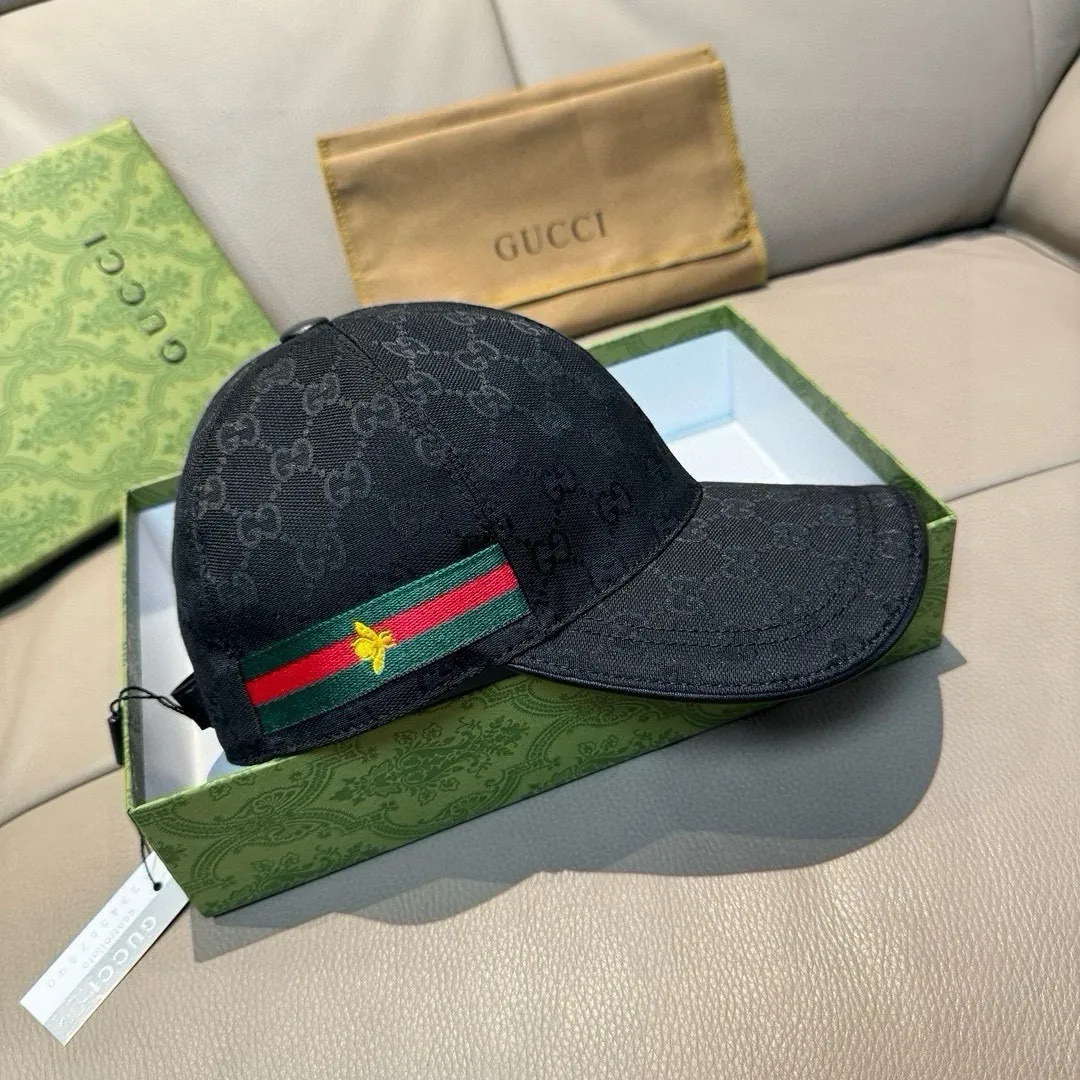 p90 ten thousand year classic model shipped!   , Gucci (Gucci) classic original baseball cap😍😍Little Bee, 1:1 mold opening and customization at the counter, the highest version, original canvas fabric + first layer of cowhide, pure cotton lining, light and breathable! Photographed in real life, suitable for men and women in all seasons, basic head circumference 56cm, adjustable patches.