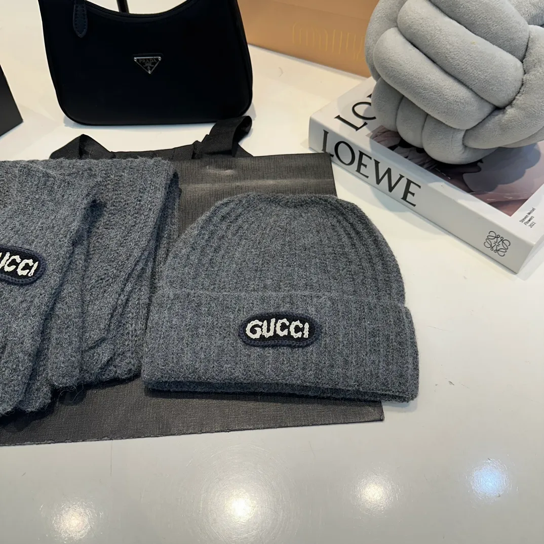 P180 Gucci Gucci three-piece set👏rabbit wool + cashmere knitted scarf and hat set, warm and fashionable, comfortable and soft texture, versatile style💑unisex, couple style