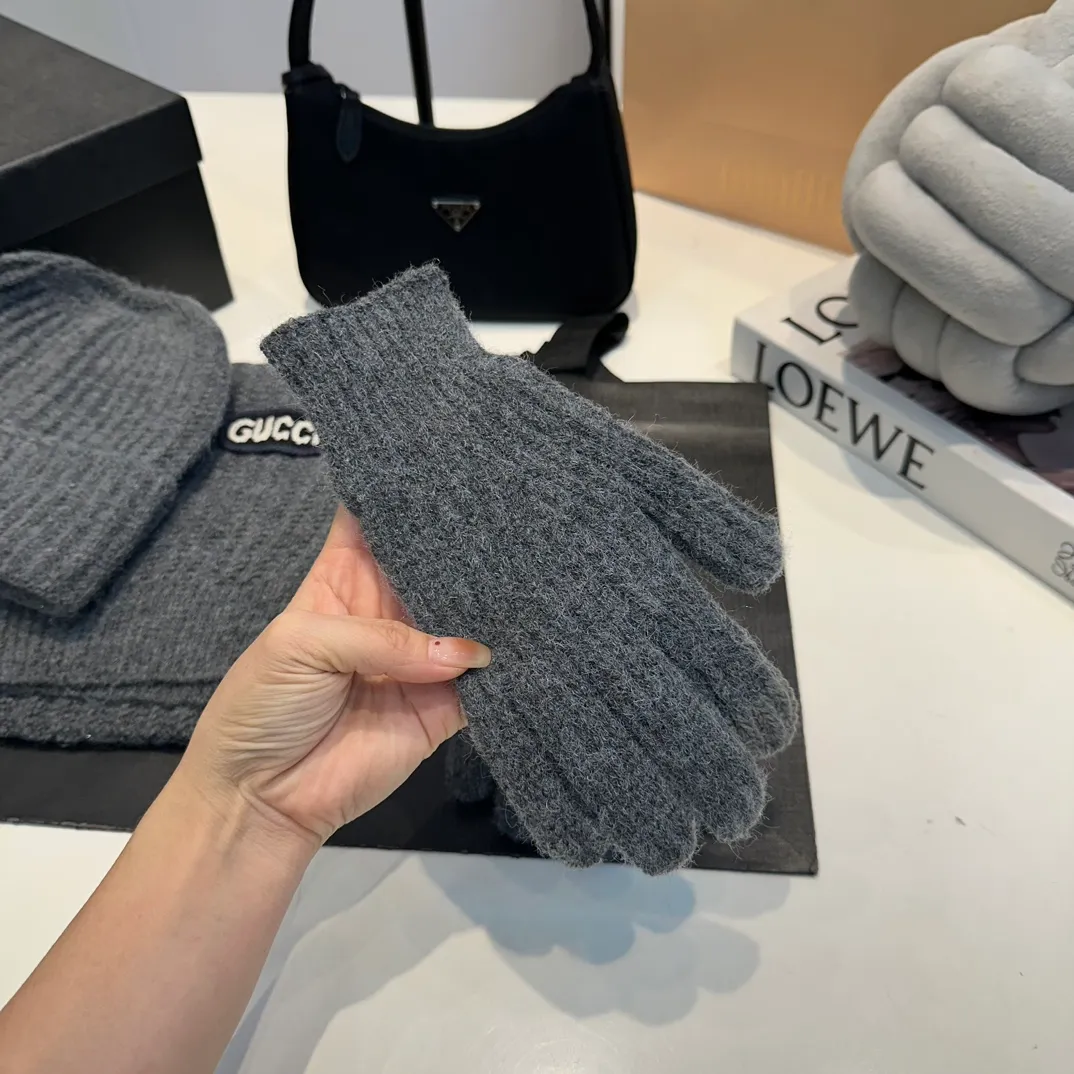 P180 Gucci Gucci three-piece set👏rabbit wool + cashmere knitted scarf and hat set, warm and fashionable, comfortable and soft texture, versatile style💑unisex, couple style