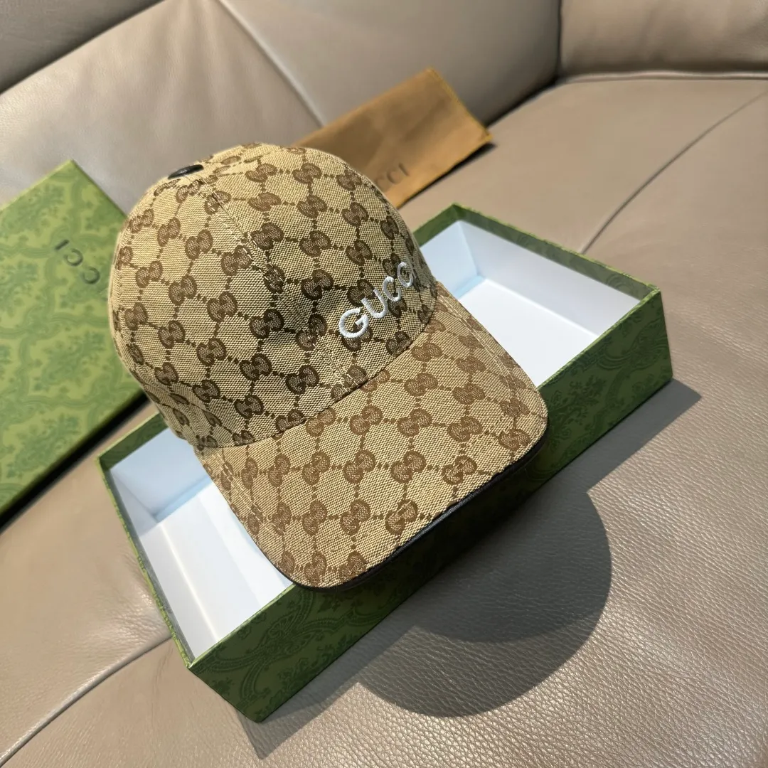 p90 new model shipped!   , Gucci (Gucci) latest original baseball cap, Gucci small embroidery, 1:1 mold opening and customization at the counter, the highest version, original canvas + first-layer cowhide, pure cotton lining, light and breathable! Photographed in real life, suitable for men and women in all seasons, basic head circumference 56cm, adjustable patches.