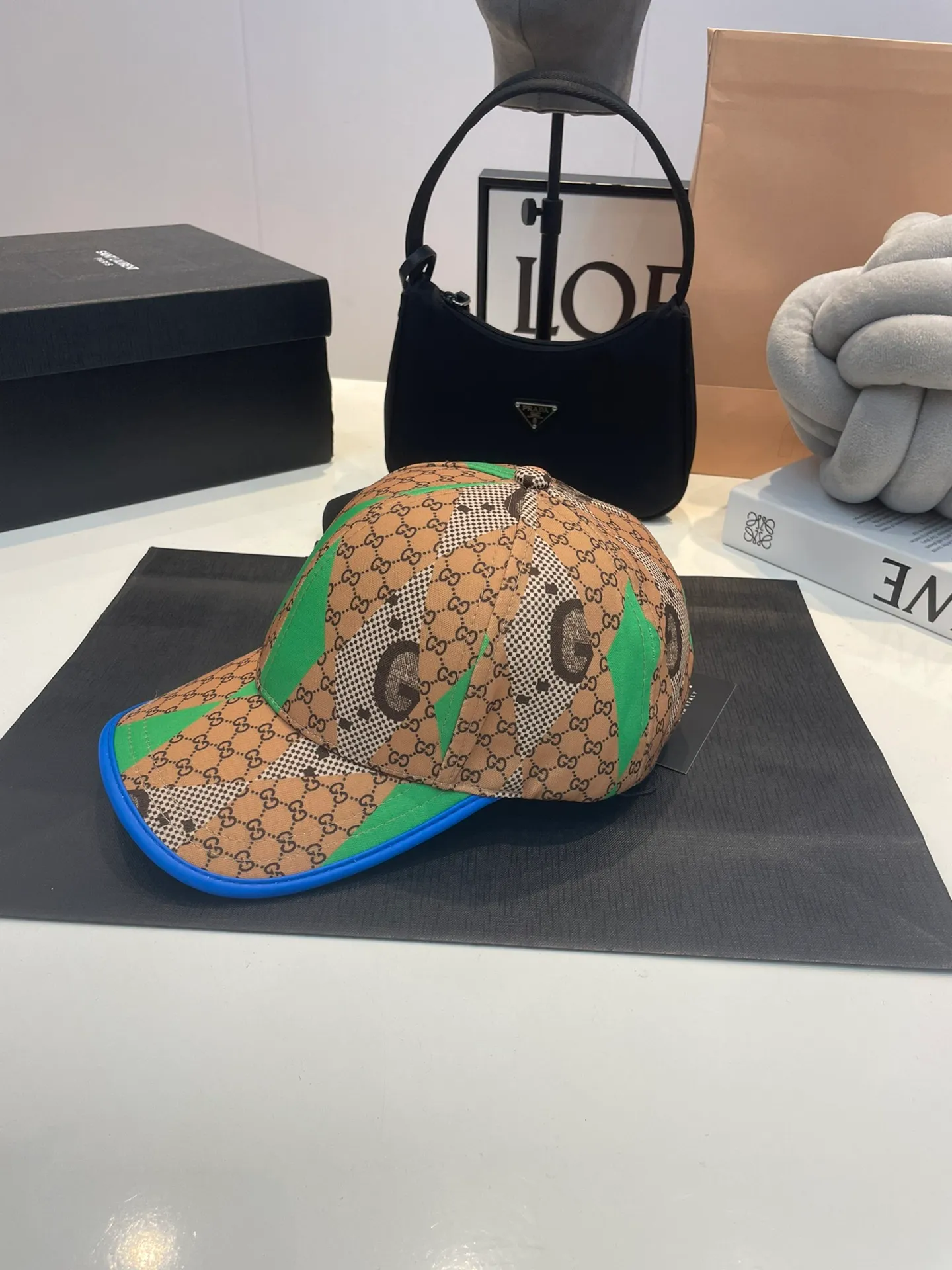 P60 Gucci Baseball Cap♥️GUCCI🧢New product from the official website, baseball cap, original quality, very popular 🔥🎩 The craftsmanship is very exquisite, high-end and classy! Low-key luxury, easy to carry! Running volume