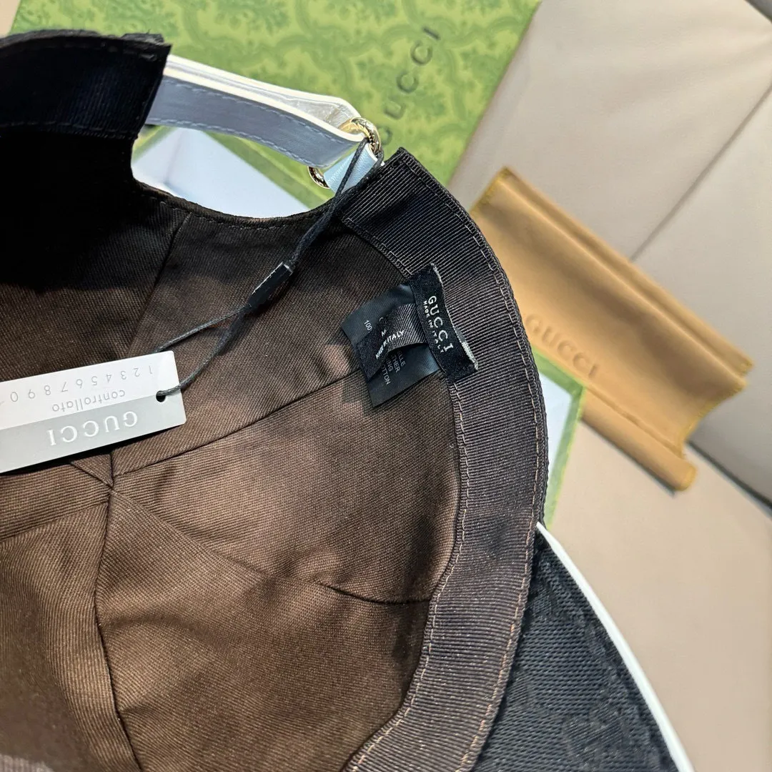 p90, Gucci (Gucci) new spring and summer original baseball cap, logo webbing, 1:1 mold customization, original canvas + first-layer cowhide, popular purchasing agent, versatile style for men and women, great quality! The basic head circumference is 56cm, and the patch is adjustable.