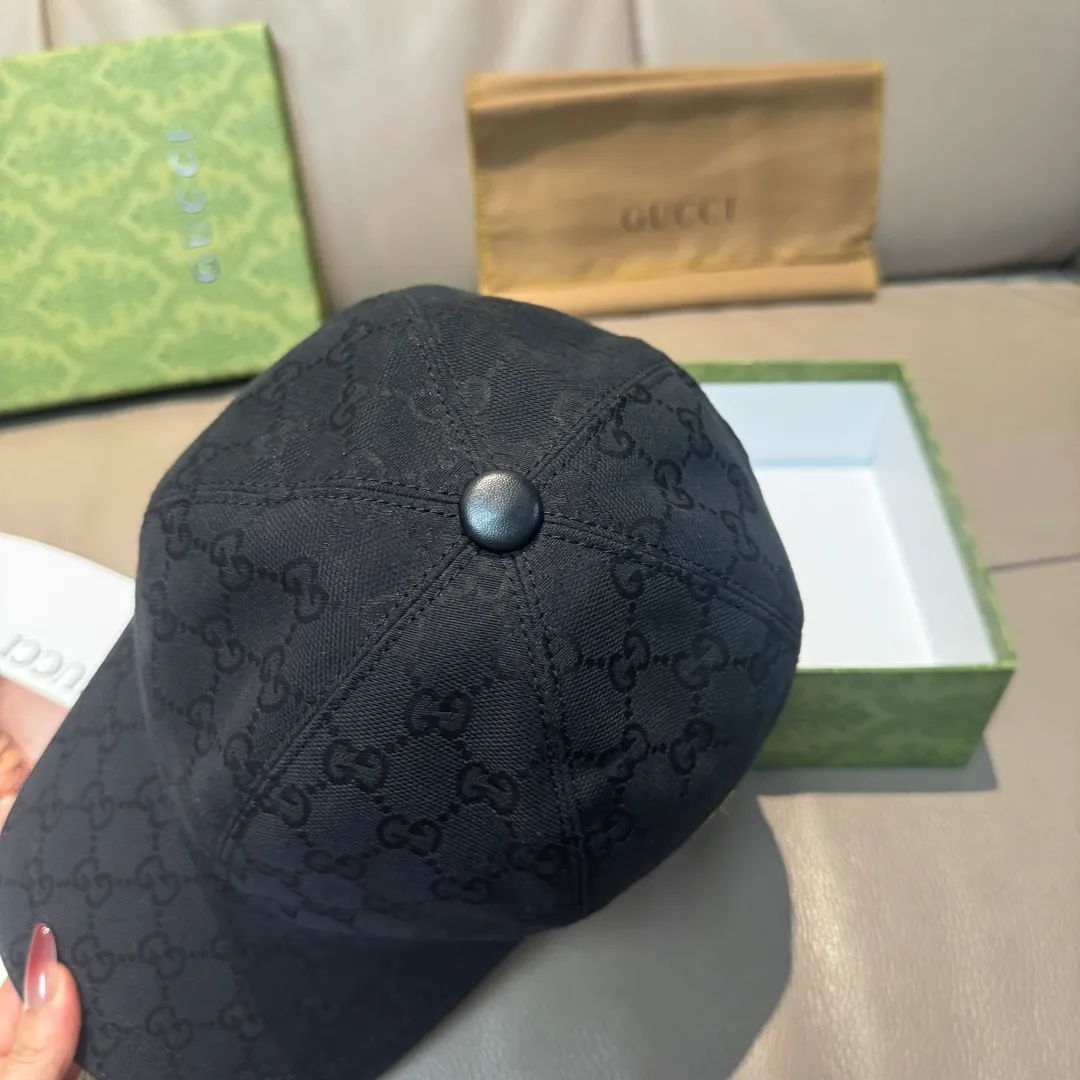 p90, Gucci (Gucci) new spring and summer original baseball cap, double G webbing, 1:1 mold customization, original canvas + first-layer cowhide, popular purchasing agent, versatile style for men and women, great quality! The basic head circumference is 56cm, and the patch is adjustable.
