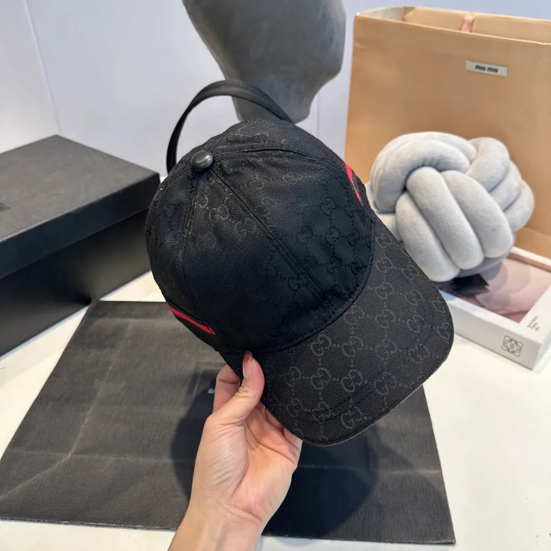 P60 Gucci (Gucci) classic original baseball cap😍Customized with 1:1 mold opening at the counter, the highest version, the original canvas is light and breathable! Photographed in real life, suitable for men and women in all seasons, basic head circumference 56cm, adjustable patches.