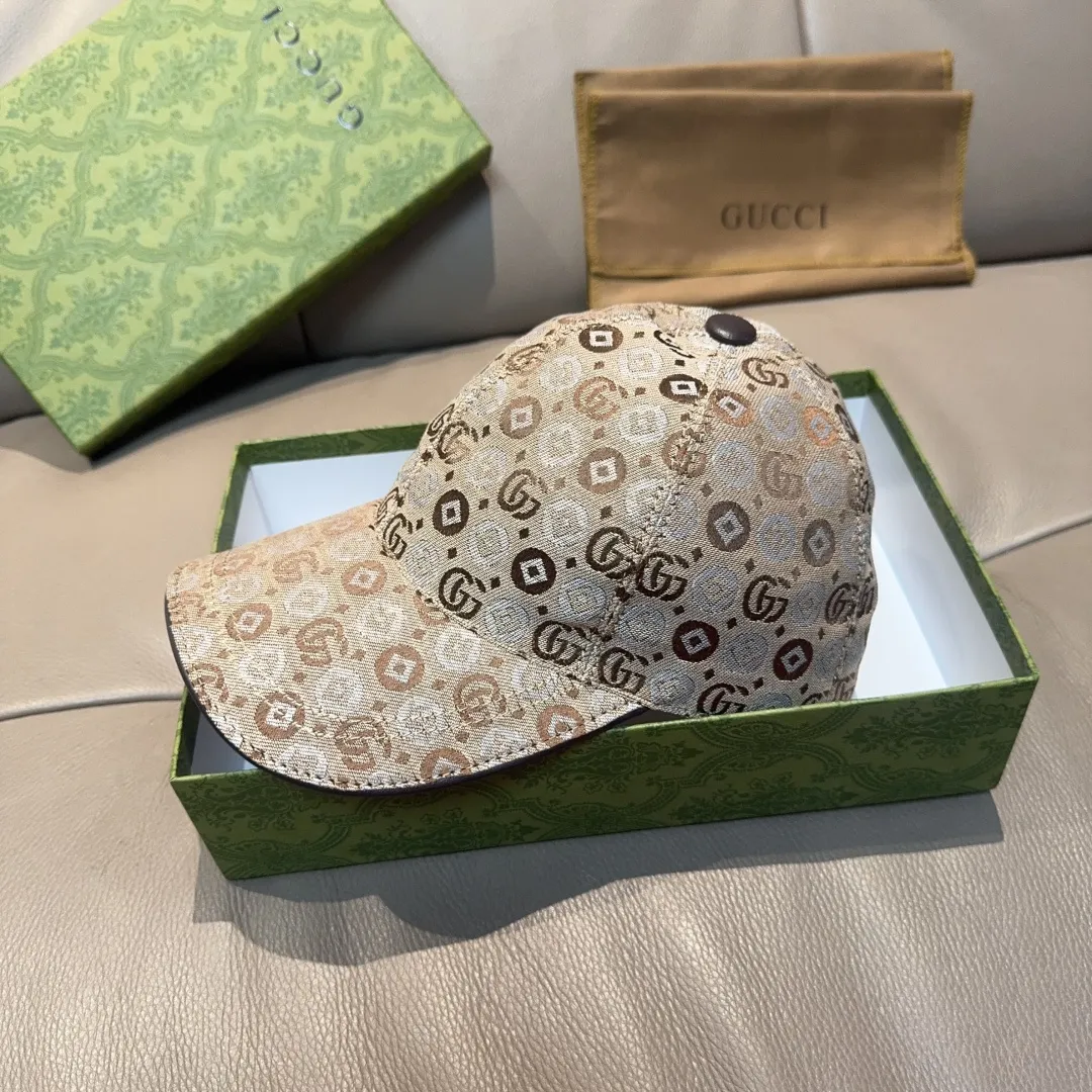 p90., Gucci's new original baseball cap, double G jacquard, 1:1 mold customization at the counter, perfect pattern, original canvas fabric + first-layer cowhide, light and breathable! The basic head circumference is 56cm, and the patch is adjustable.
