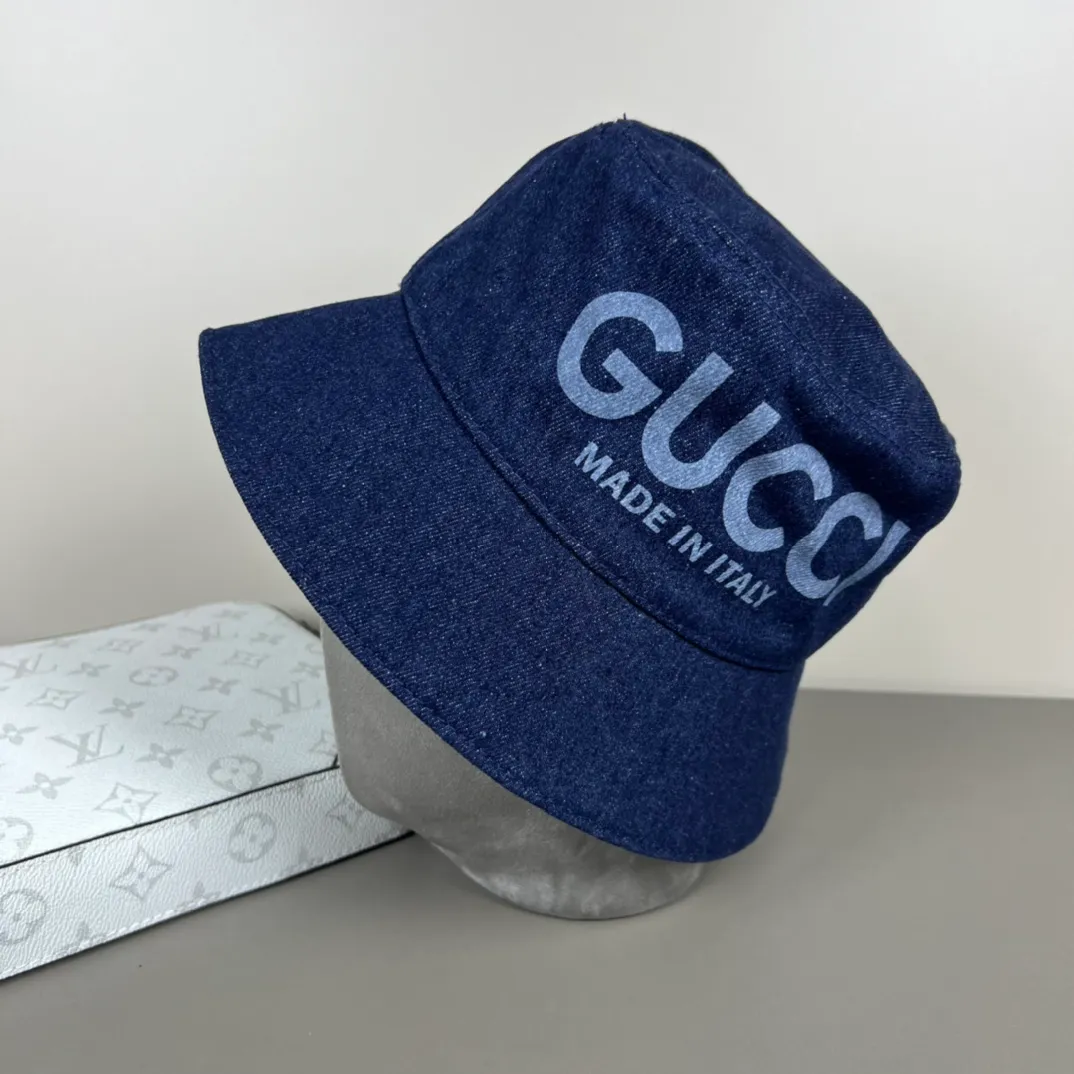 70💰GUCCI Gucci bucket hat👒The new product Gucci fisherman hat from the official website is now available. The craftsmanship is very exquisite and it is high-end and classy! Low-key luxury, easy to carry! Running volume!