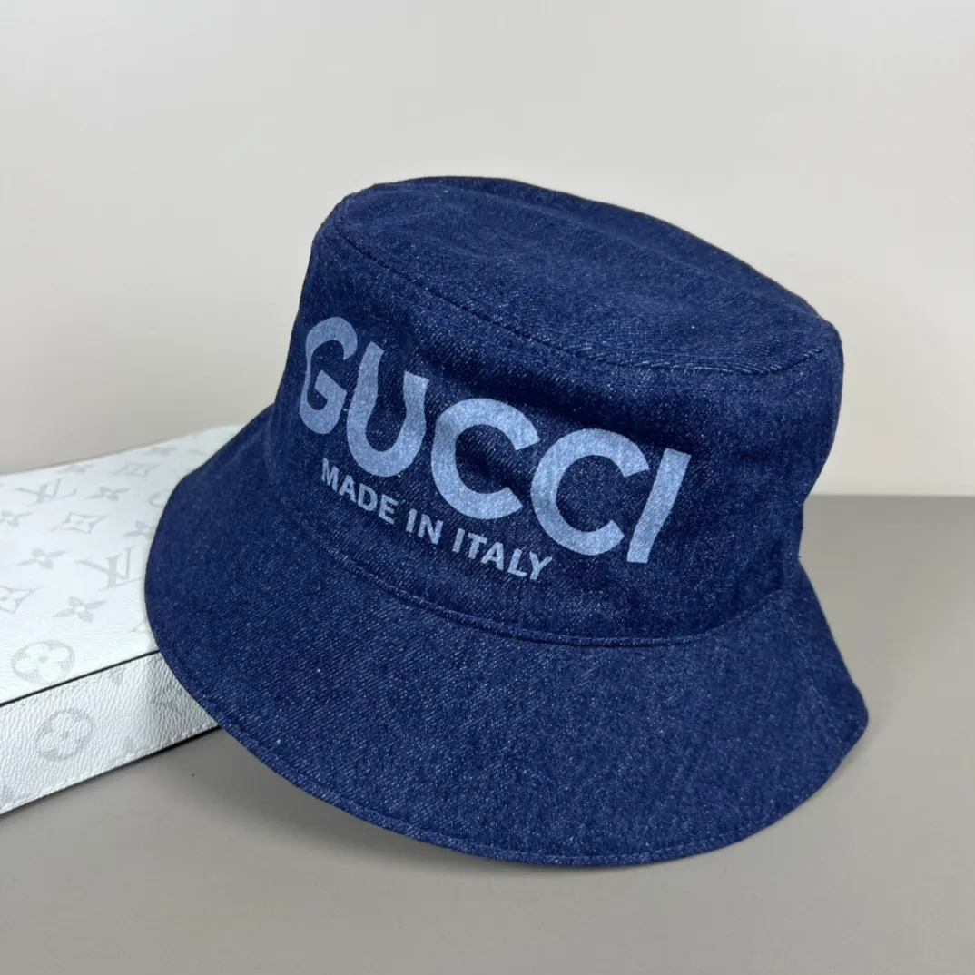 70💰GUCCI Gucci bucket hat👒The new product Gucci fisherman hat from the official website is now available. The craftsmanship is very exquisite and it is high-end and classy! Low-key luxury, easy to carry! Running volume!
