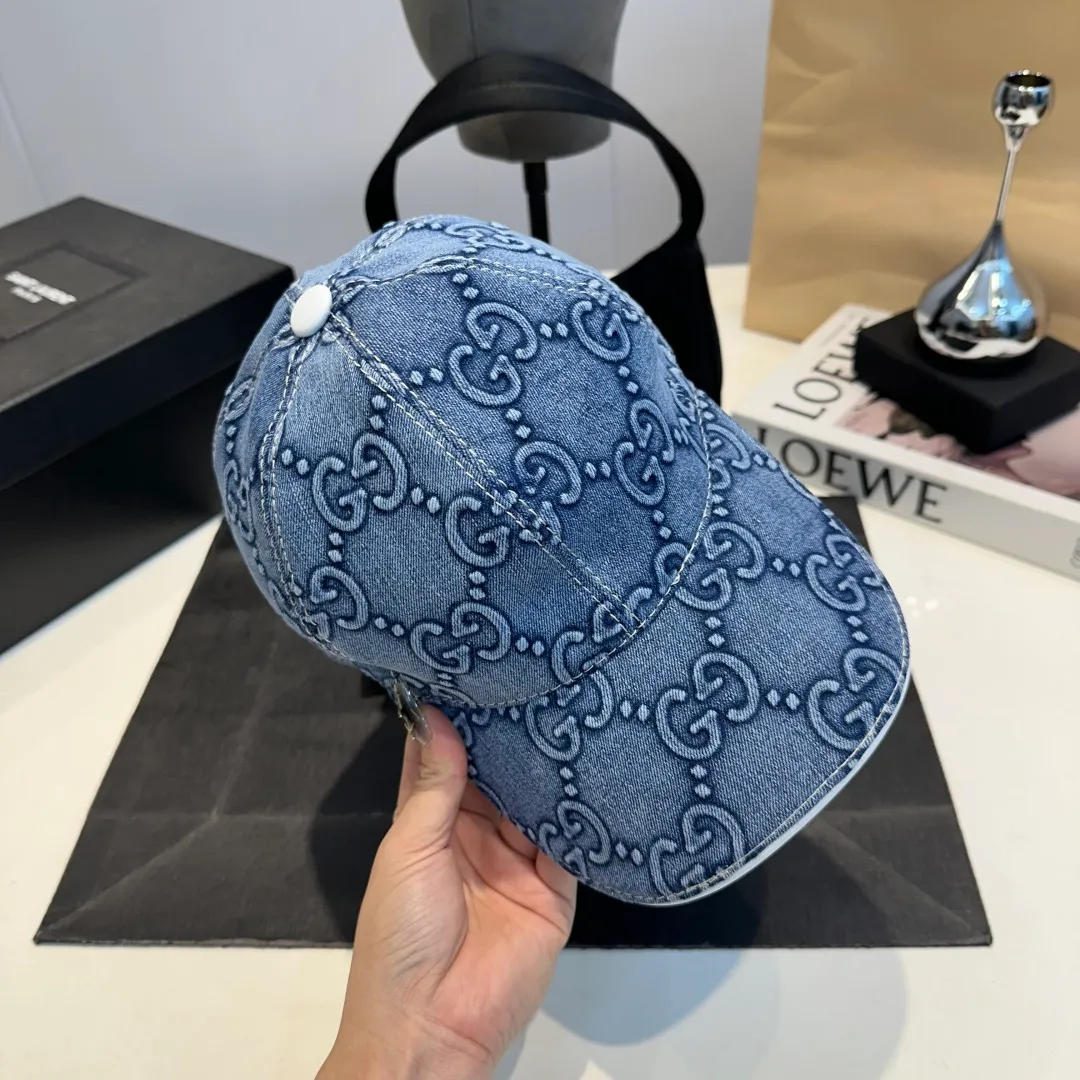 P900,000 classic model is shipped in new colors! Gucci (Gucci) classic original baseball cap 😍😍Customized at the 1:1 counter mold, the highest version, original canvas + first-layer cowhide, light and breathable! Photographed in real life, suitable for men and women in all seasons, basic head circumference 56cm, adjustable patches.