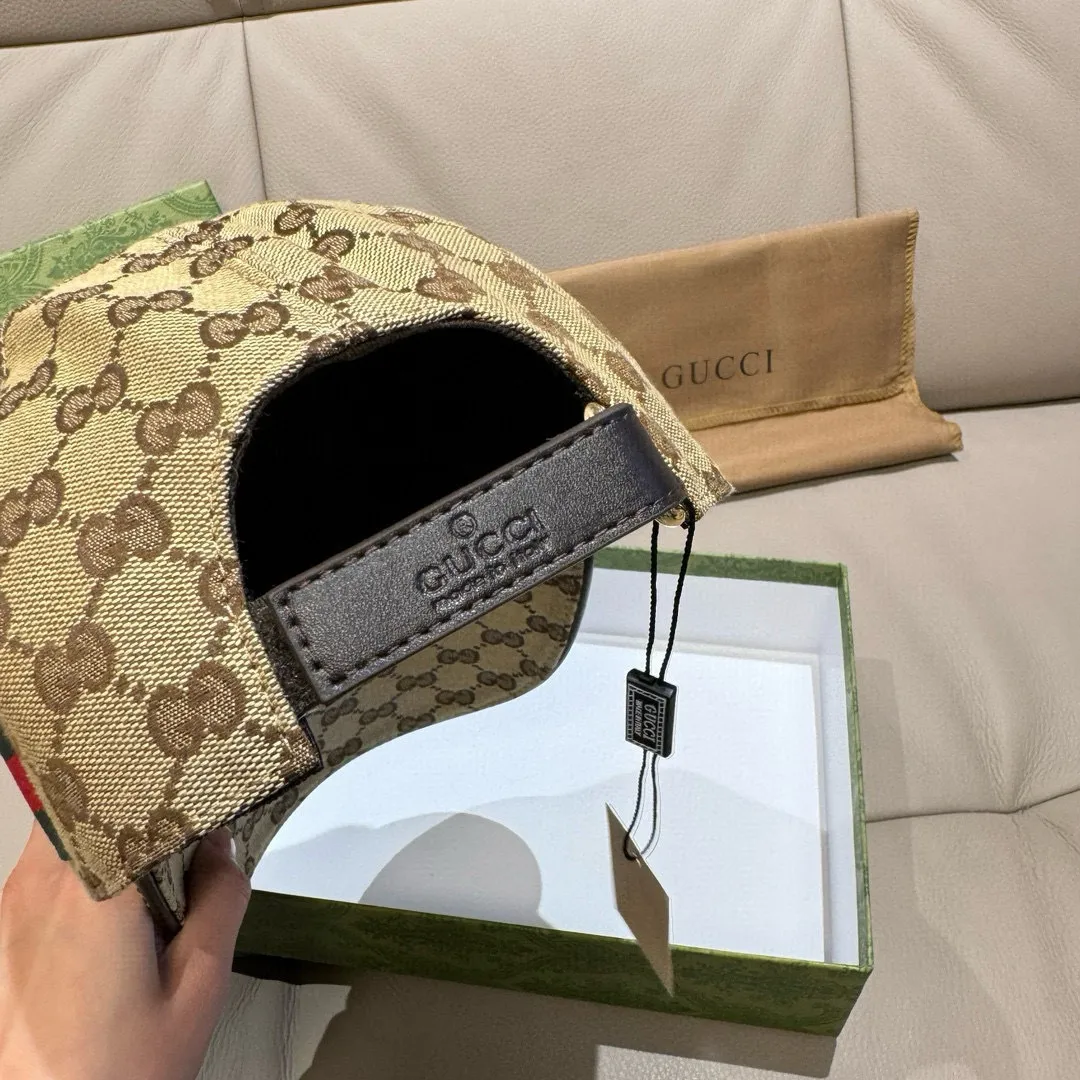 p90, Gucci's new original baseball cap, embroidered python, 1:1 mold customization, heavy embroidery, delicate and luxurious, details comparable to those at the counters, original canvas fabric + first-layer cowhide, pure cotton lining, great quality! The first choice for handsome men and beautiful women, fashionable and versatile. Basic head circumference 56, adjustable patch