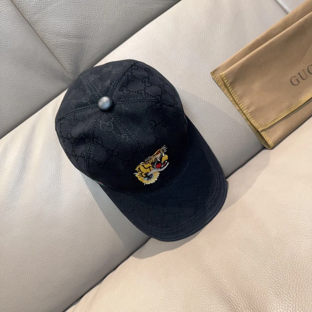 P90, Gucci (Gucci) new original baseball cap, tiger head embroidery, 1:1 mold customization, heavy embroidery, details comparable to counters, original canvas fabric + first-layer cowhide, excellent quality! The first choice for handsome men and beautiful women, fashionable and versatile. The basic head circumference is 56cm, and the patch is adjustable.