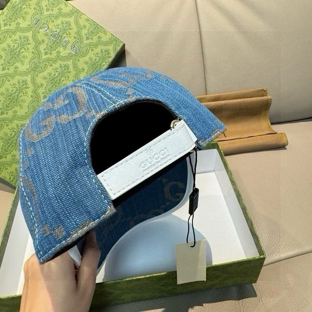 p90., Gucci Gucci’s new original baseball cap, large double G, 1:1 mold opening and customization at the counter, perfect matching pattern, original canvas fabric + first-layer cowhide, light and breathable! The basic head circumference is 56cm, and the patch is adjustable.