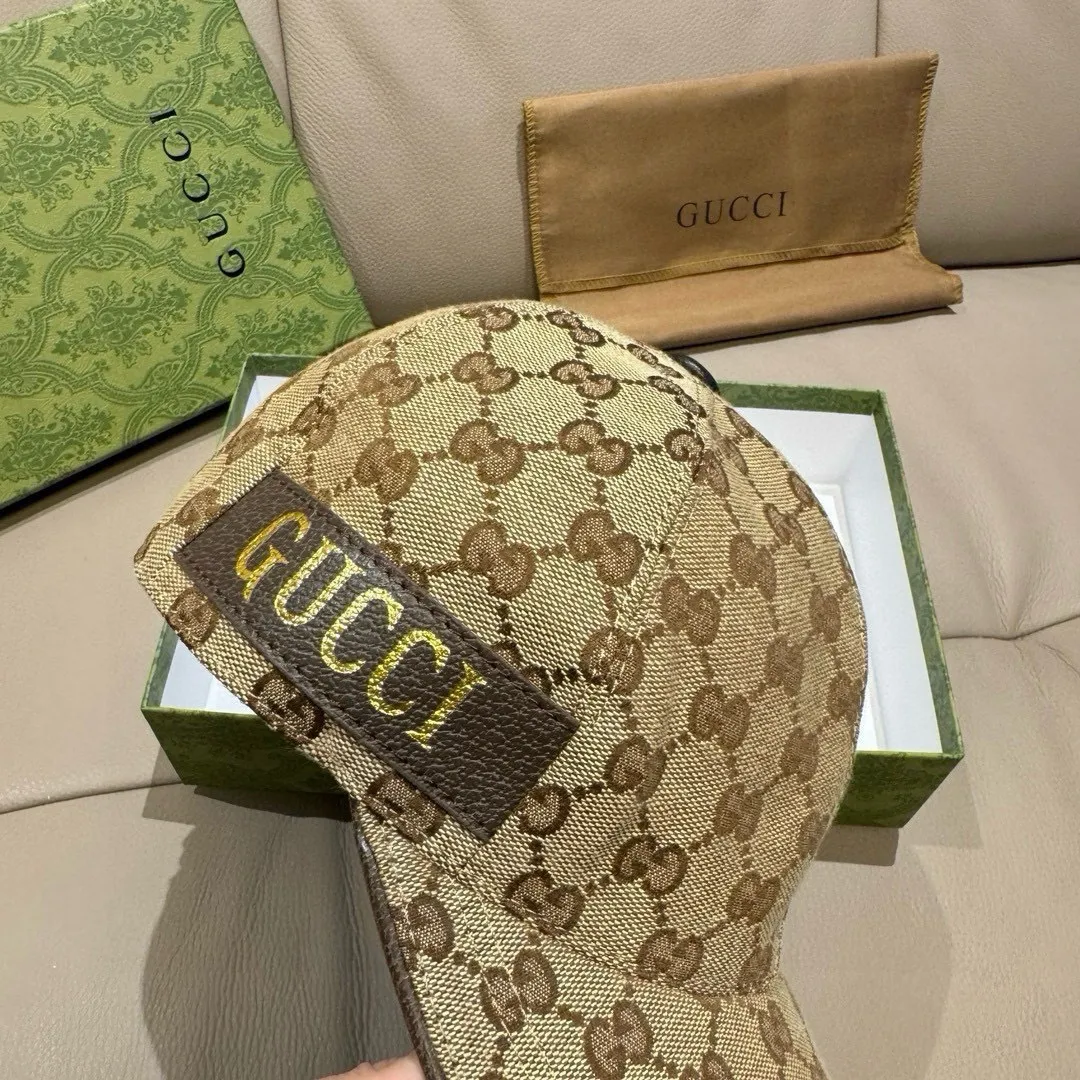 P90 new model has arrived! ., Gucci (Gucci) new original baseball cap, hot stamping webbing, the latest model at the counter, 1:1 custom mold opening, genuine mold opening, original canvas fabric + first layer of cowhide, original quality! The quality is great, the basic head circumference is 56cm, and the patch is adjustable.
