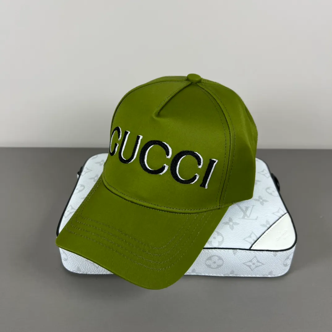 P56💰Gucci Baseball Cap♥️GUCCI🧢Official website new product, baseball cap, original quality, hot arrival 🔥🎩 The craftsmanship is very exquisite, high-end and classy! Low-key luxury, easy to carry! Running volume!