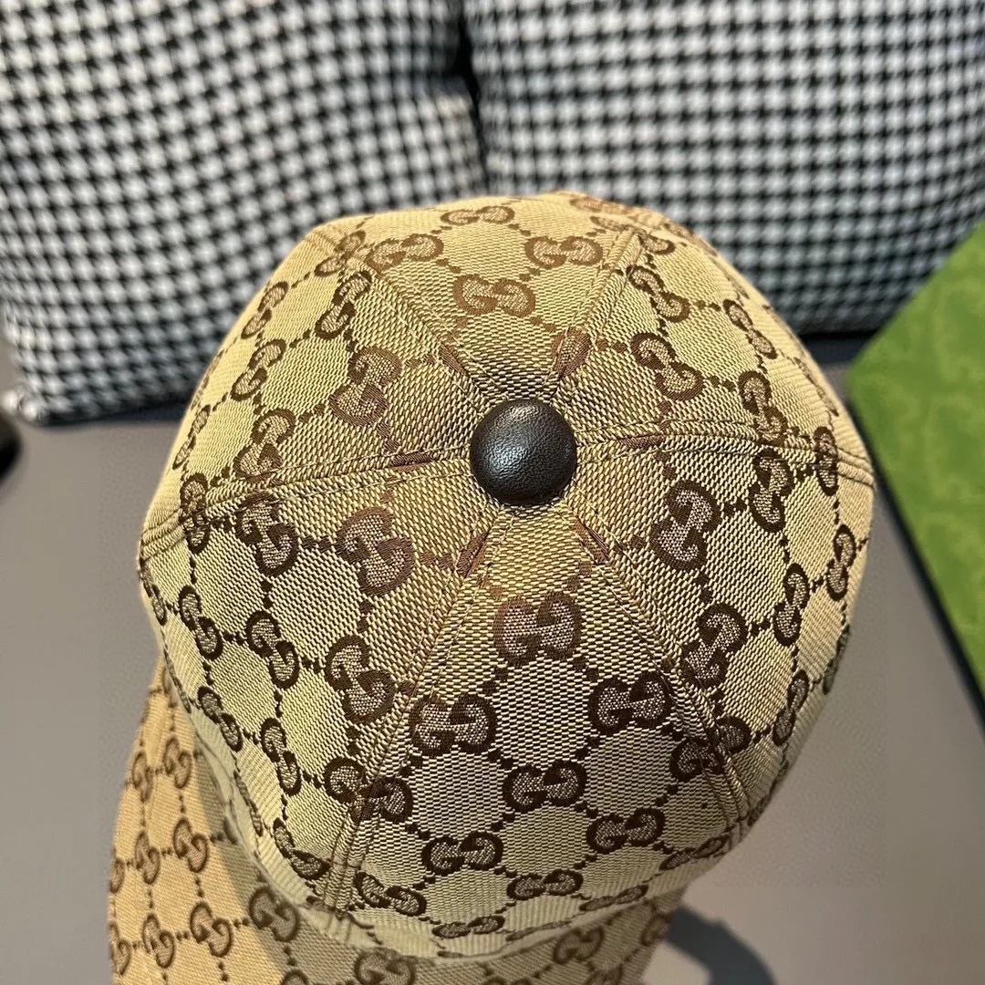 🉐️90, Gucci’s latest original baseball cap, double G webbing. 1:1 mold opening and customization at the counter, the highest version, original canvas fabric + first-layer cowhide, light and breathable! Photographed in real life, suitable for men and women in all seasons, basic head circumference 56cm, adjustable patches.