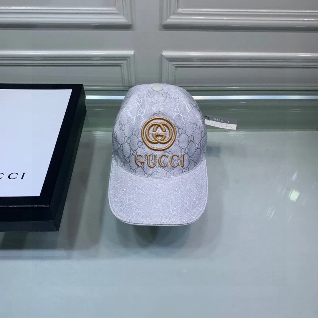 🉐130 Gucci (Gucci) new original baseball cap, GUCCI embroidery, 1:1 mold customization, heavy gold embroidery, details comparable to counters, original canvas + first-layer cowhide, excellent quality! The first choice for handsome men and beautiful women, fashionable and versatile. The basic head circumference is 56cm, and the patch is adjustable.