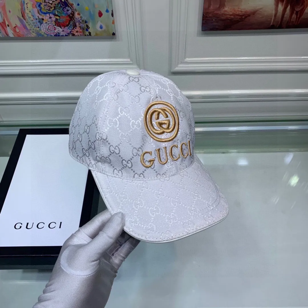 🉐130 Gucci (Gucci) new original baseball cap, GUCCI embroidery, 1:1 mold customization, heavy gold embroidery, details comparable to counters, original canvas + first-layer cowhide, excellent quality! The first choice for handsome men and beautiful women, fashionable and versatile. The basic head circumference is 56cm, and the patch is adjustable.