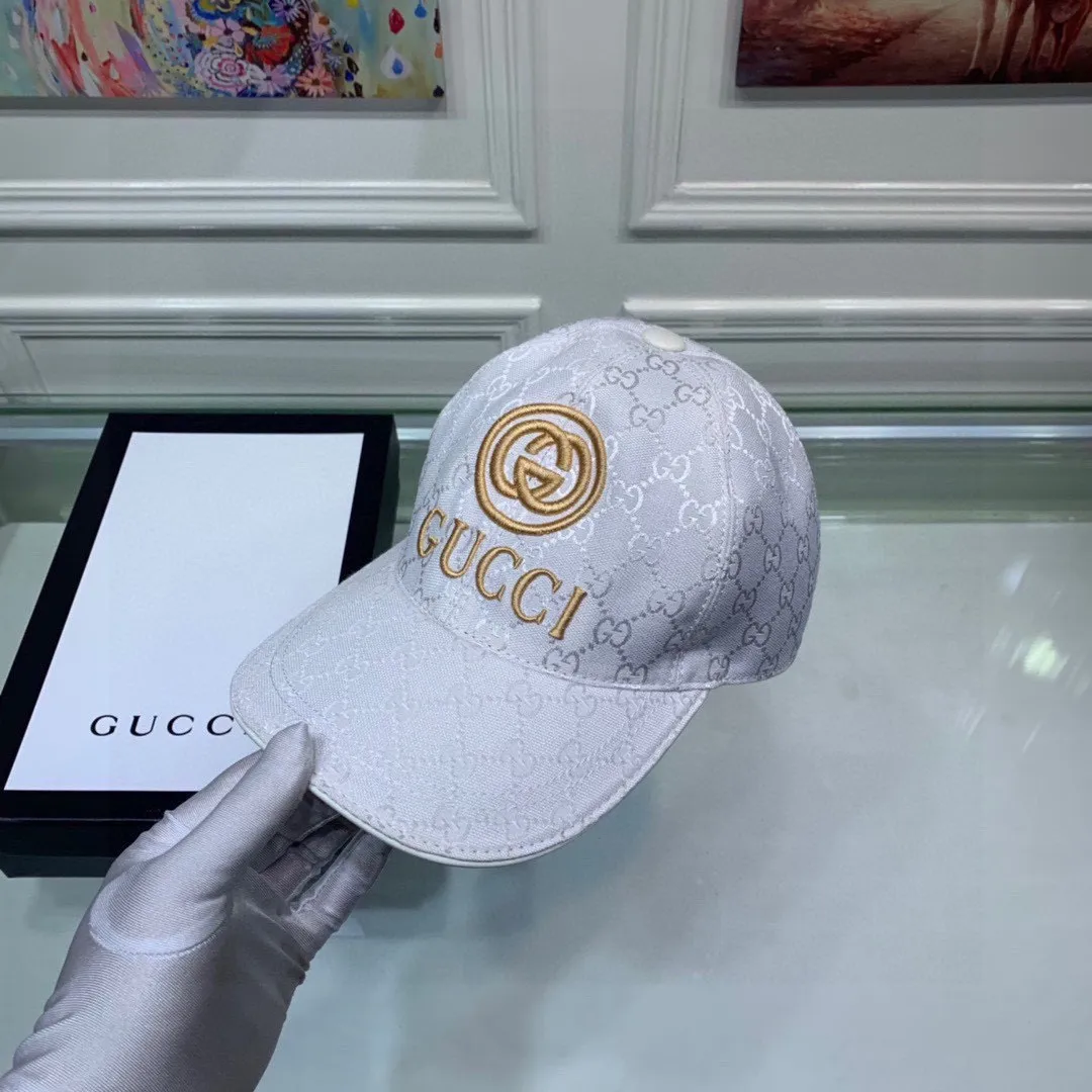 🉐130 Gucci (Gucci) new original baseball cap, GUCCI embroidery, 1:1 mold customization, heavy gold embroidery, details comparable to counters, original canvas + first-layer cowhide, excellent quality! The first choice for handsome men and beautiful women, fashionable and versatile. The basic head circumference is 56cm, and the patch is adjustable.