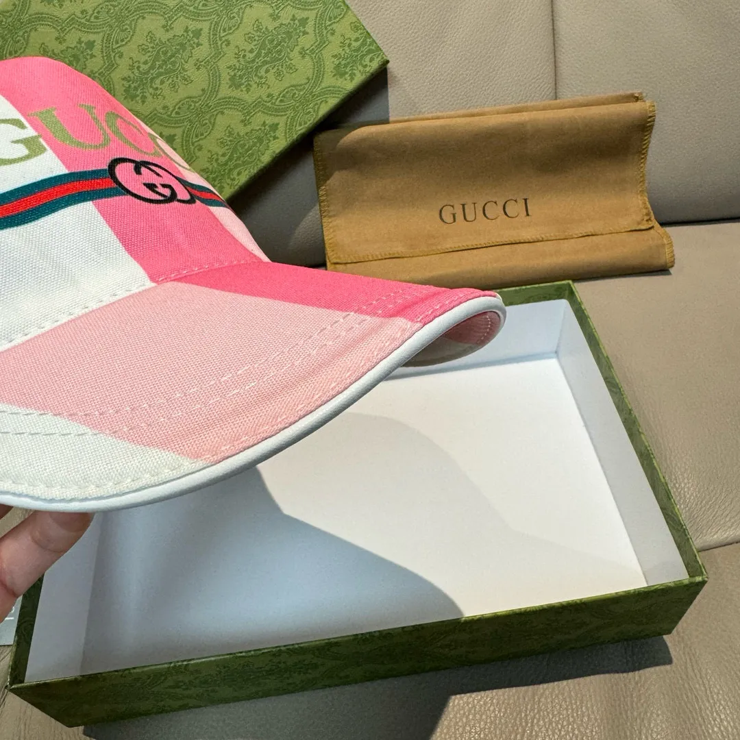 Batch 90, Gucci (Gucci) new original baseball cap, silk screen logo, 1:1 mold opening and customization at the counter, original canvas fabric + first layer of cowhide, pure cotton lining, light and breathable! The quality is great, the basic head circumference is 56cm, and the patch is adjustable.