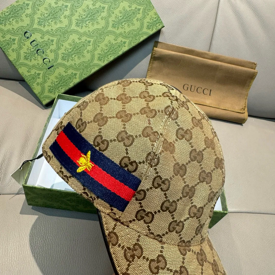 p90 ten thousand year classic model shipped!   , Gucci (Gucci) classic original baseball cap, bee webbing, 1:1 mold opening and customization at the counter, the highest version, original canvas + first-layer cowhide, pure cotton lining, light and breathable! Photographed in real life, suitable for men and women in all seasons, basic head circumference 56cm, adjustable patches.