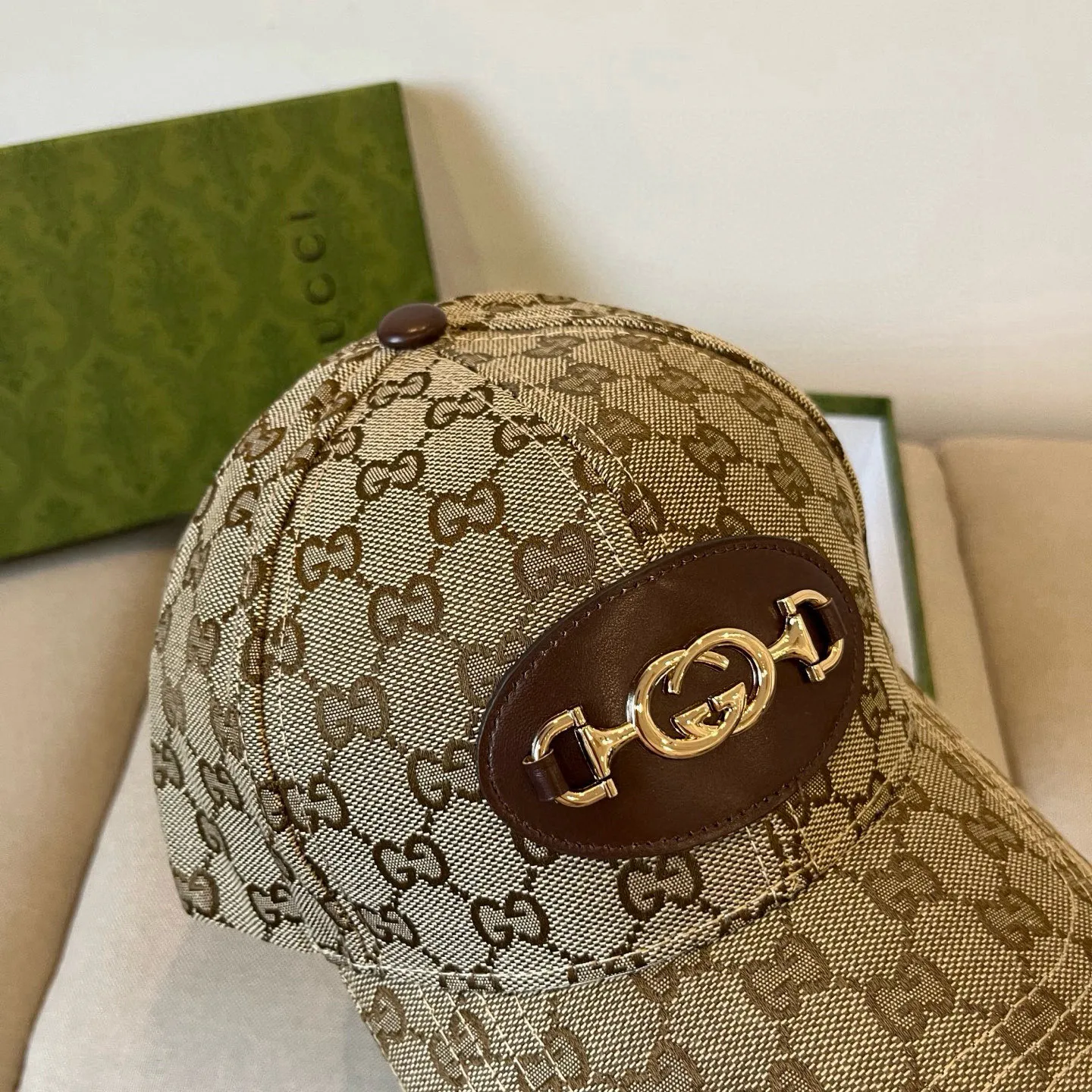 P60 Gucci Baseball Cap♥️GUCCI🧢New product from the official website, baseball cap, original quality, very popular 🔥🎩 The craftsmanship is very exquisite, high-end and classy! Low-key luxury, easy to carry! Running volume!