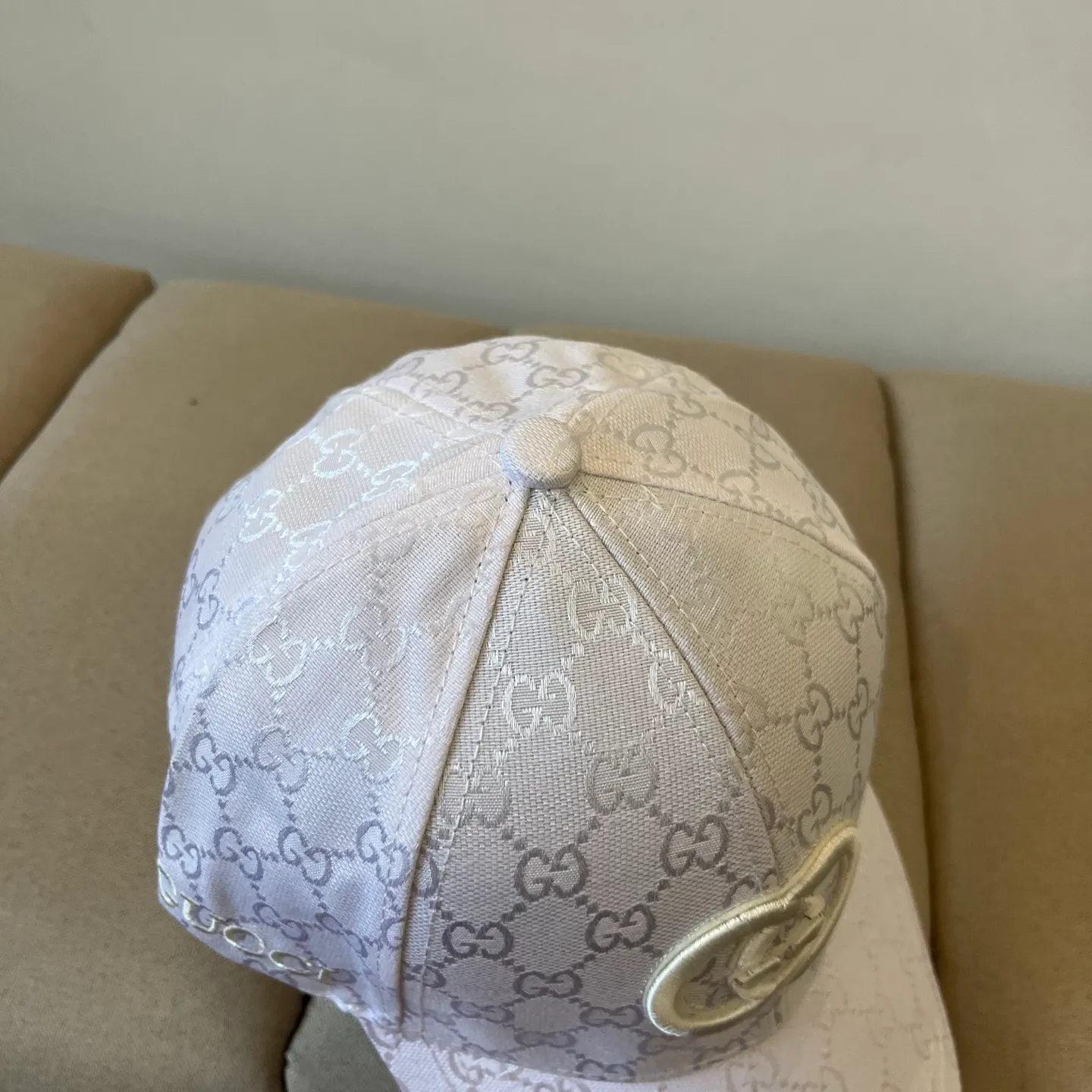 P56 Gucci Baseball Cap♥️GUCCI🧢New product from the official website, baseball cap, original quality, hot arrival 🔥🎩 The craftsmanship is very exquisite, high-end and classy! Low-key luxury, easy to carry! Running volume!