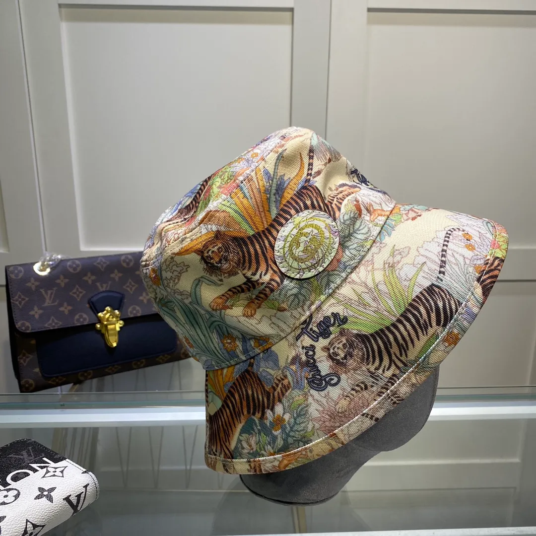 P80💰Gucci Baseball Cap GUCCI🧢Original quality is now available 🔥🎩 The craftsmanship is very exquisite, high-end and classy! Low-key luxury, easy to carry! Running volume! 【68211469】