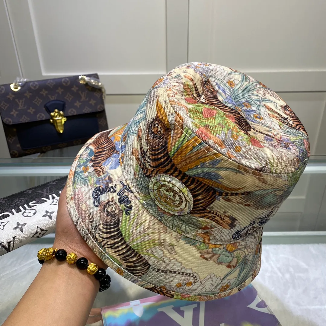 P80💰Gucci Baseball Cap GUCCI🧢Original quality is now available 🔥🎩 The craftsmanship is very exquisite, high-end and classy! Low-key luxury, easy to carry! Running volume! 【68211469】