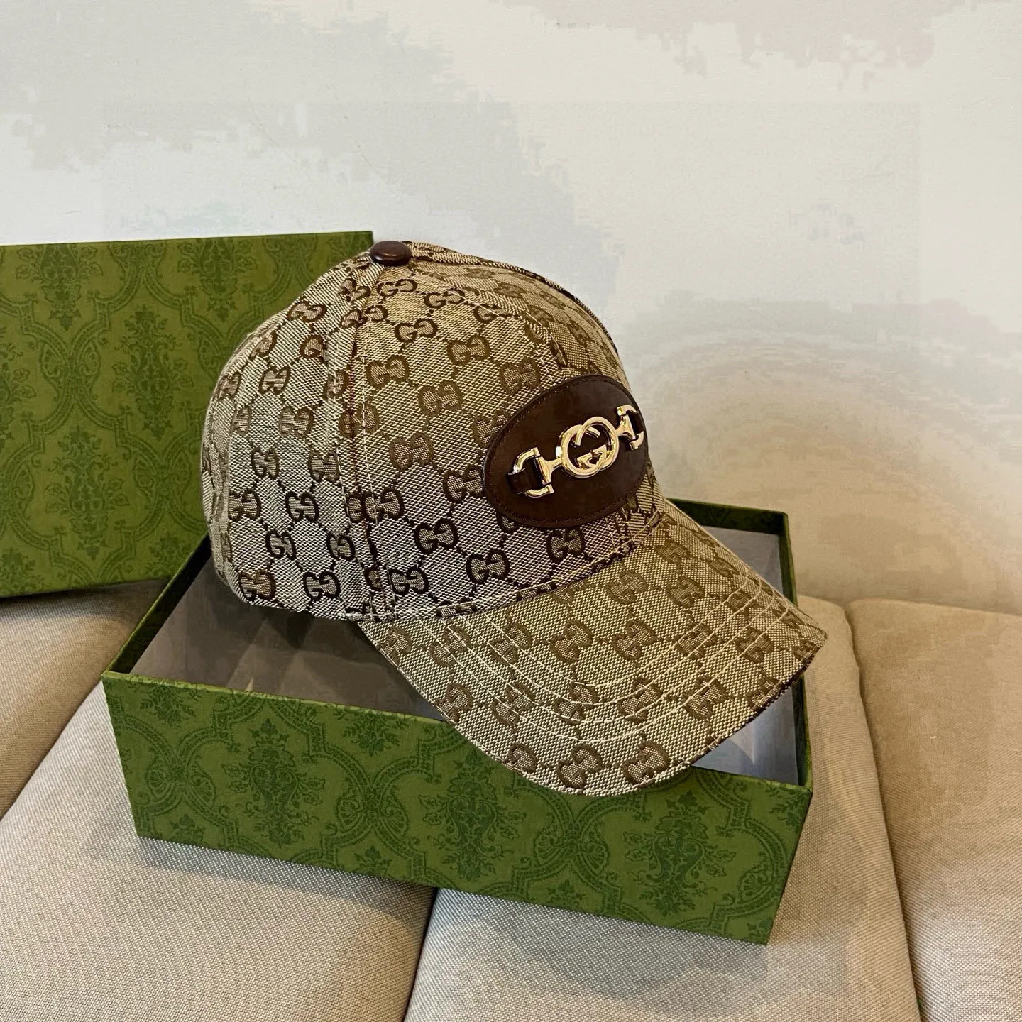 P60 Gucci Baseball Cap♥️GUCCI🧢New product from the official website, baseball cap, original quality, very popular 🔥🎩 The craftsmanship is very exquisite, high-end and classy! Low-key luxury, easy to carry! Running volume!