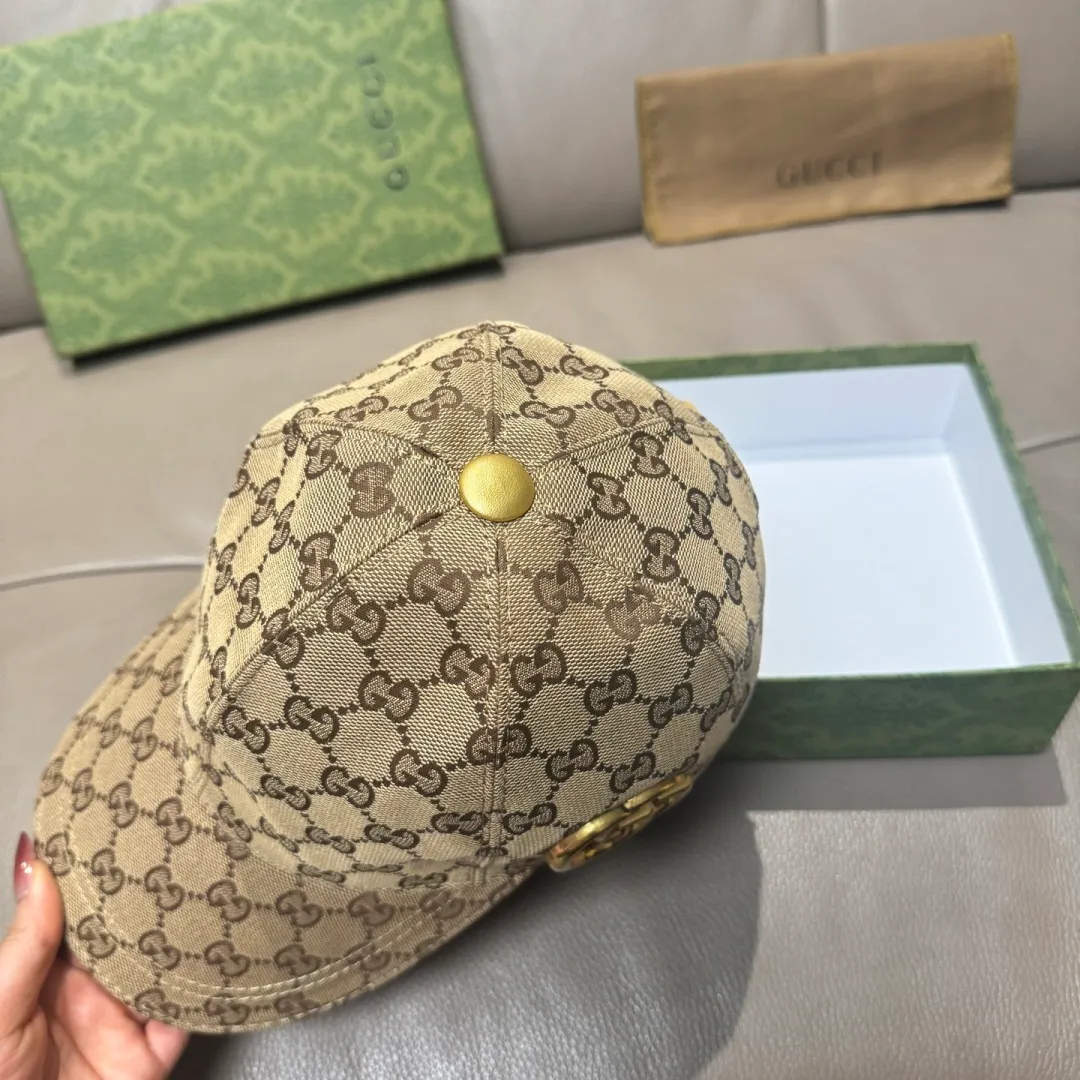 P90., Gucci (Gucci) new original baseball cap, metal double G, the latest model at the counter, 1:1 mold customization, genuine mold hardware, original canvas fabric + first-layer cowhide, original quality! The quality is great, the basic head circumference is 56cm, and the patch is adjustable.