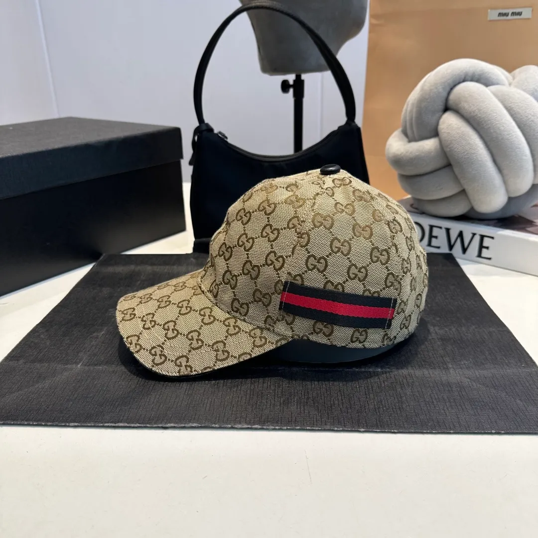 P60 Gucci (Gucci) classic original baseball cap😍Customized with 1:1 mold opening at the counter, the highest version, the original canvas is light and breathable! Photographed in real life, suitable for men and women in all seasons, basic head circumference 56cm, adjustable patches.