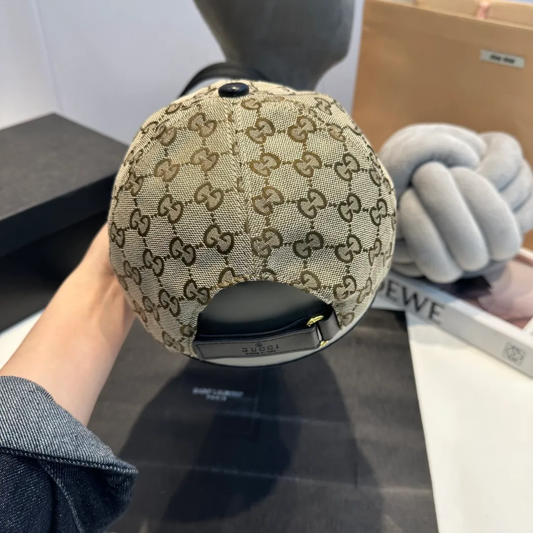 P60 Gucci (Gucci) classic original baseball cap😍Customized with 1:1 mold opening at the counter, the highest version, the original canvas is light and breathable! Photographed in real life, suitable for men and women in all seasons, basic head circumference 56cm, adjustable patches.