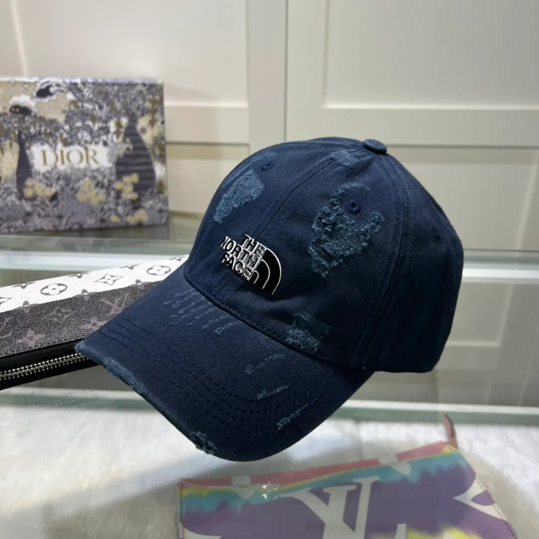 P52 with dust bag Gucci baseball cap co-branded with the North ♥️GUCCI baseball cap 🧢Official website new Gucci baseball cap, original quality is very popular 🔥🎩 The craftsmanship is very exquisite, high-end and classy! Low-key luxury, easy to carry! Running volume!