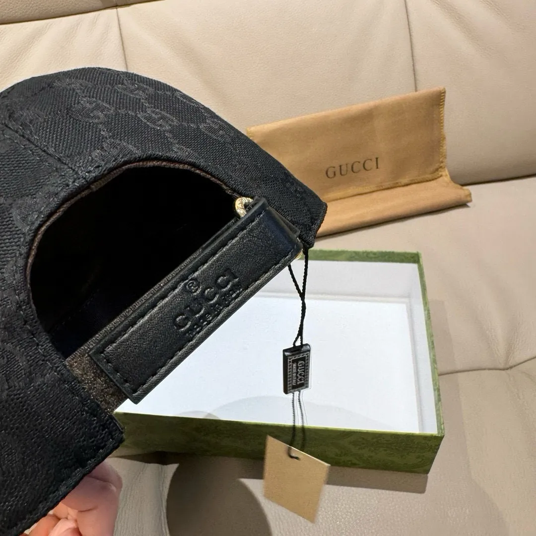 p90, Gucci's new original baseball cap, embroidered python, 1:1 mold customization, heavy embroidery, delicate and luxurious, details comparable to those at the counters, original canvas fabric + first-layer cowhide, pure cotton lining, great quality! The first choice for handsome men and beautiful women, fashionable and versatile. Basic head circumference 56, adjustable patch