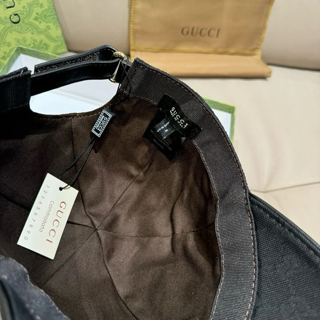 p90, Gucci's new original baseball cap, embroidered python, 1:1 mold customization, heavy embroidery, delicate and luxurious, details comparable to those at the counters, original canvas fabric + first-layer cowhide, pure cotton lining, great quality! The first choice for handsome men and beautiful women, fashionable and versatile. Basic head circumference 56, adjustable patch