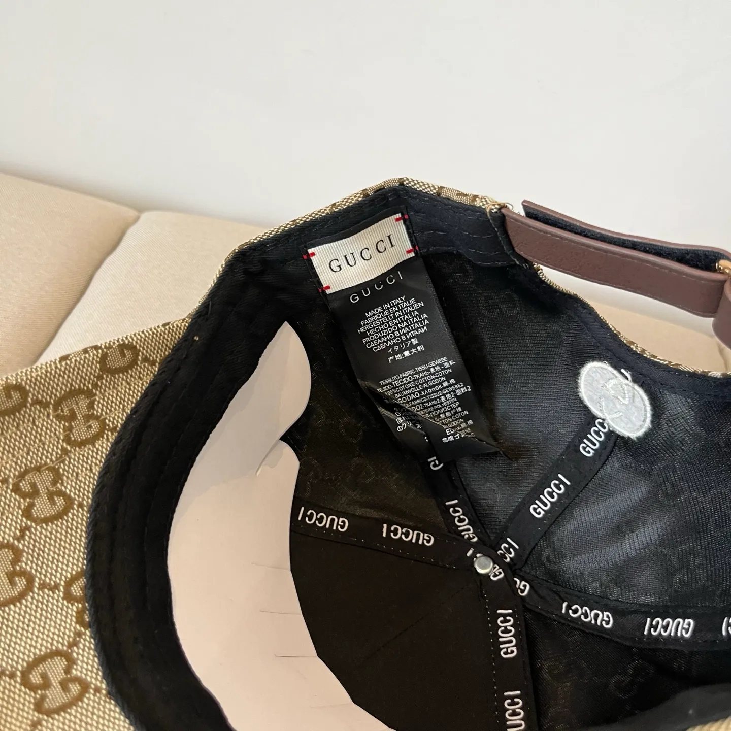 P56 Gucci Baseball Cap♥️GUCCI🧢New product from the official website, baseball cap, original quality, hot arrival 🔥🎩 The craftsmanship is very exquisite, high-end and classy! Low-key luxury, easy to carry! Running volume!