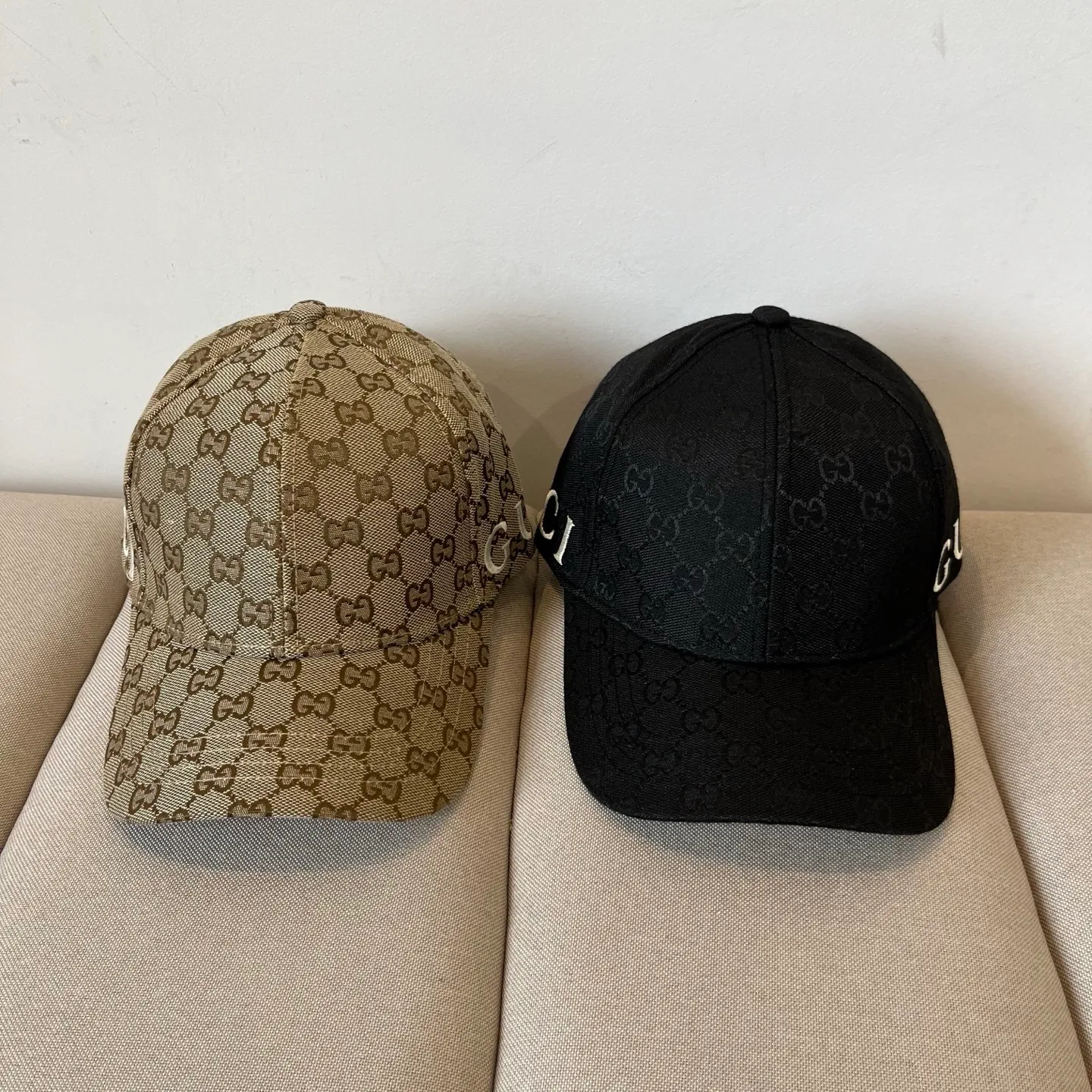 P56 Gucci Baseball Cap♥️GUCCI🧢New product from the official website, baseball cap, original quality, hot arrival 🔥🎩 The craftsmanship is very exquisite, high-end and classy! Low-key luxury, easy to carry! Running volume!